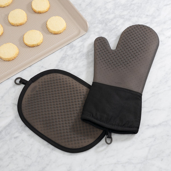 Oven Mitts & Pot Holders
