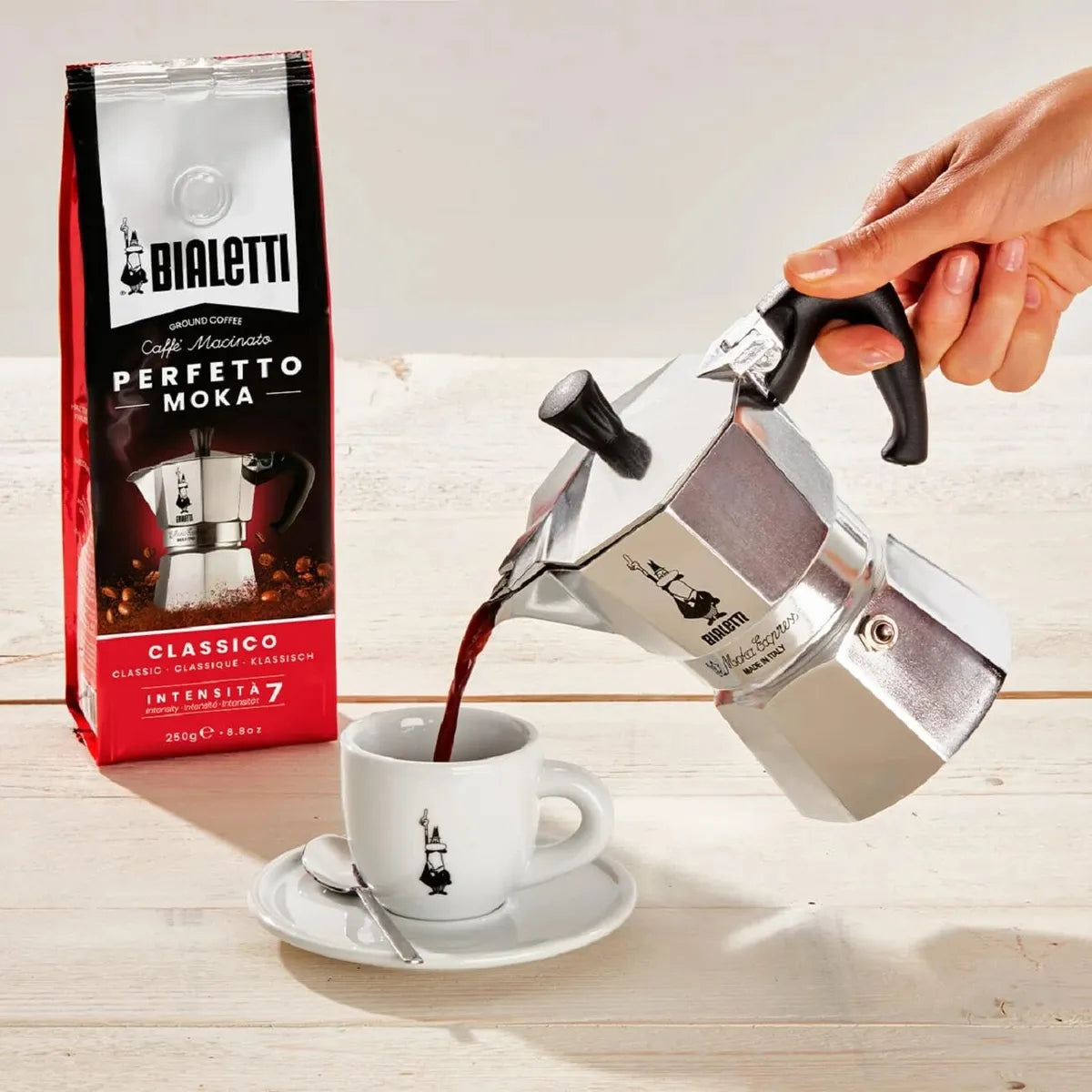 Bialetti Moka Express – 3 Cup (130 ml) + Perfetto Moka Classico Ground Coffee 250 g