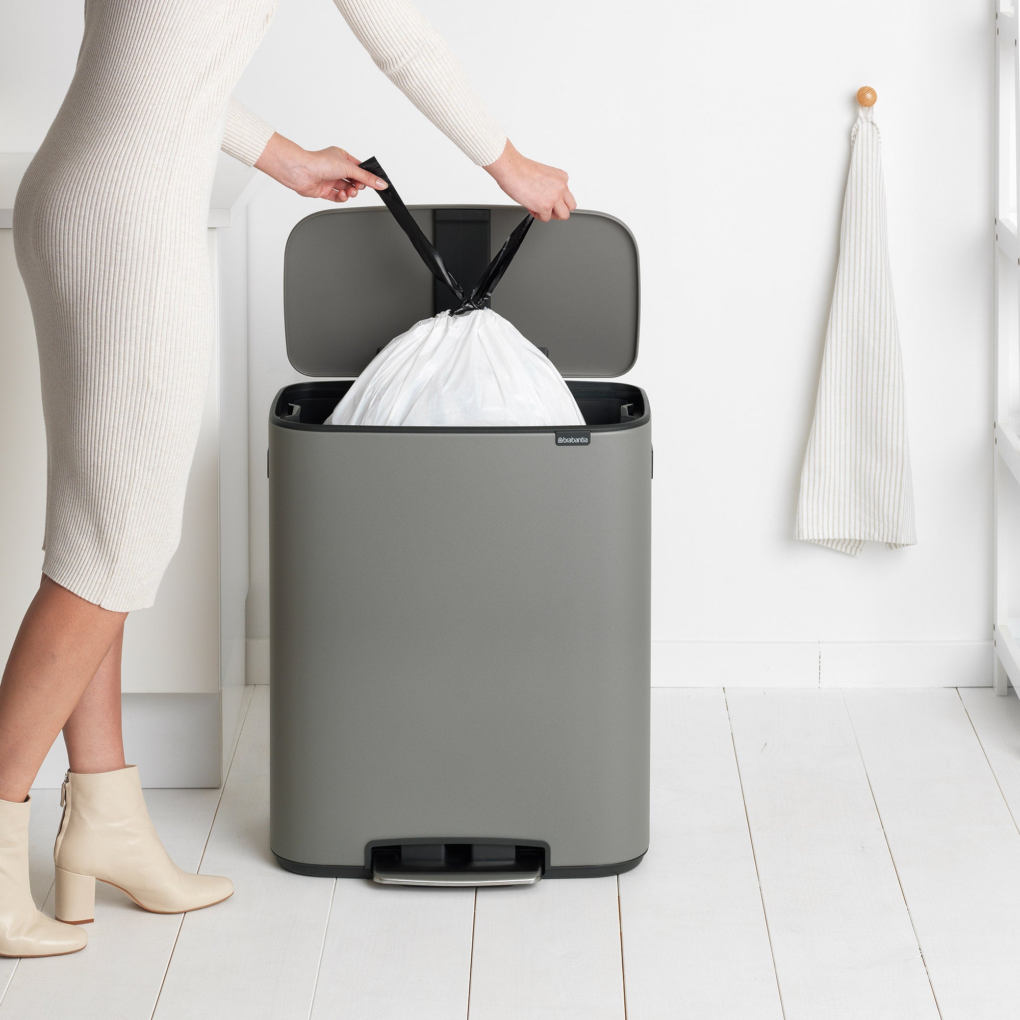 Brabantia BO Pedal Bin 60L Mineral Concrete Grey
