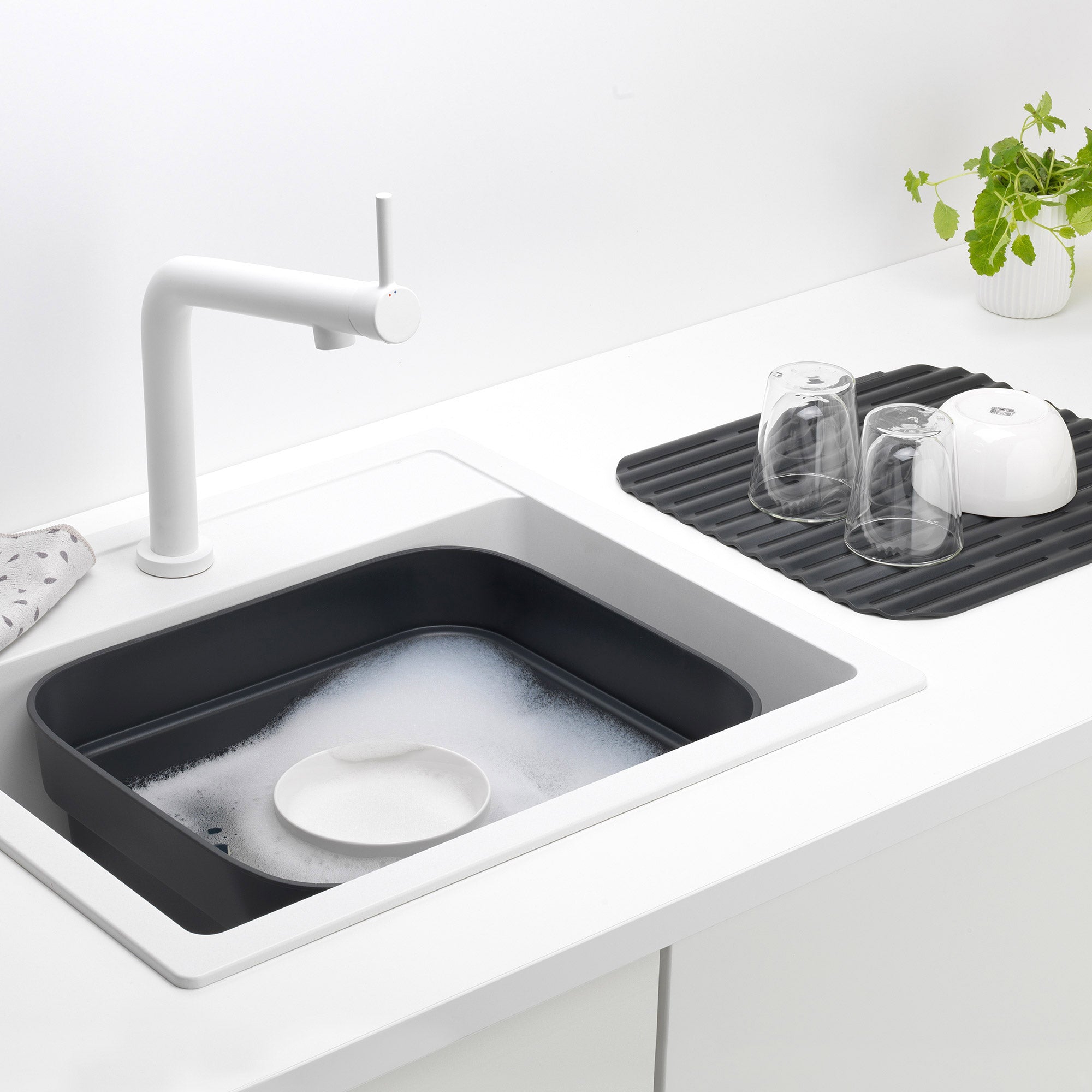 Brabantia Washing Up Bowl with Drying Tray Dark Grey