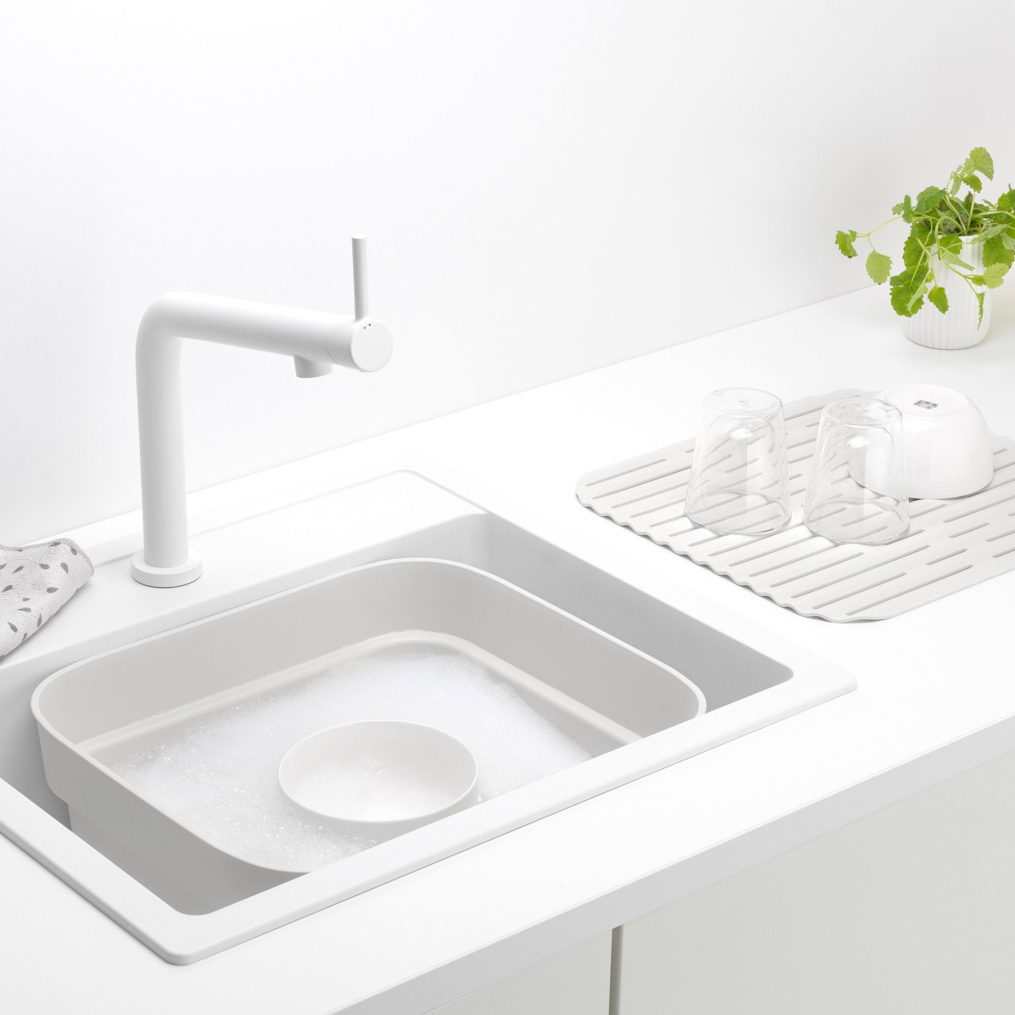 Brabantia Washing Up Bowl with Drying Tray Light Grey