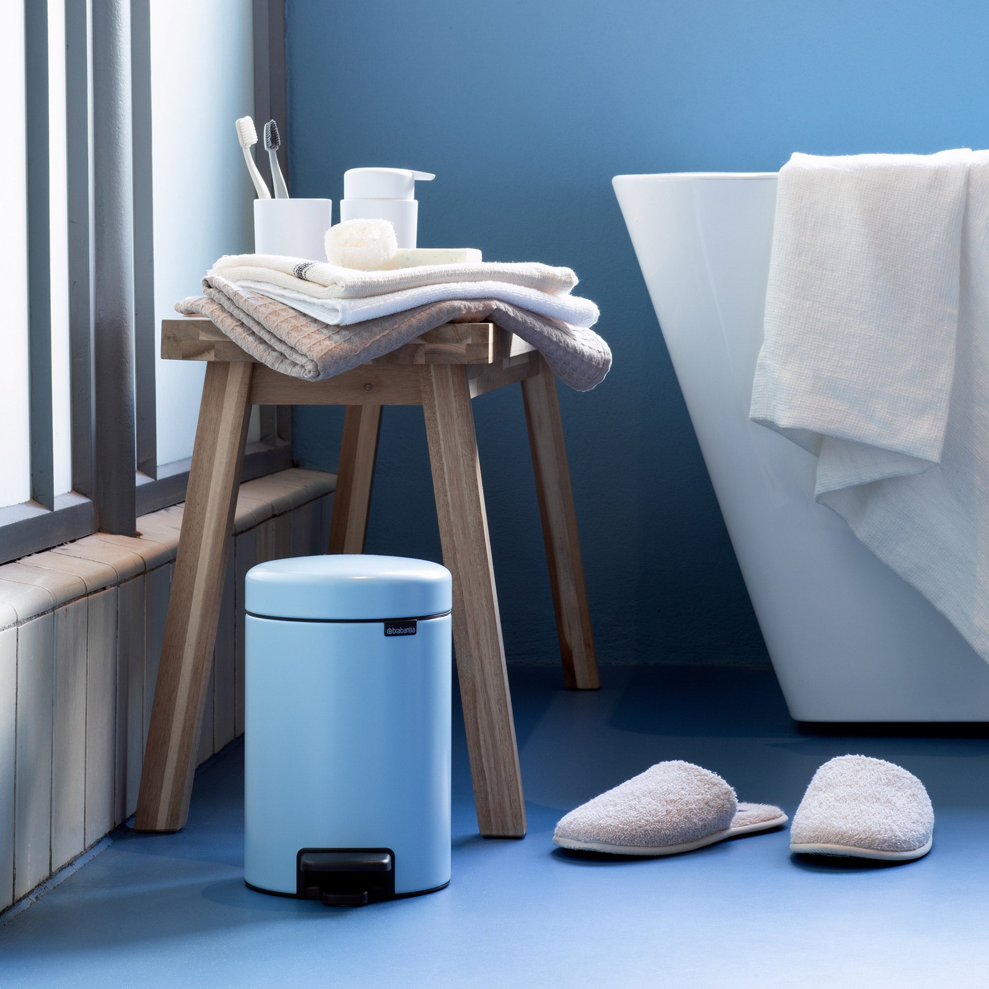 Brabantia Pedal Bin newICON 3L Dreamy Blue