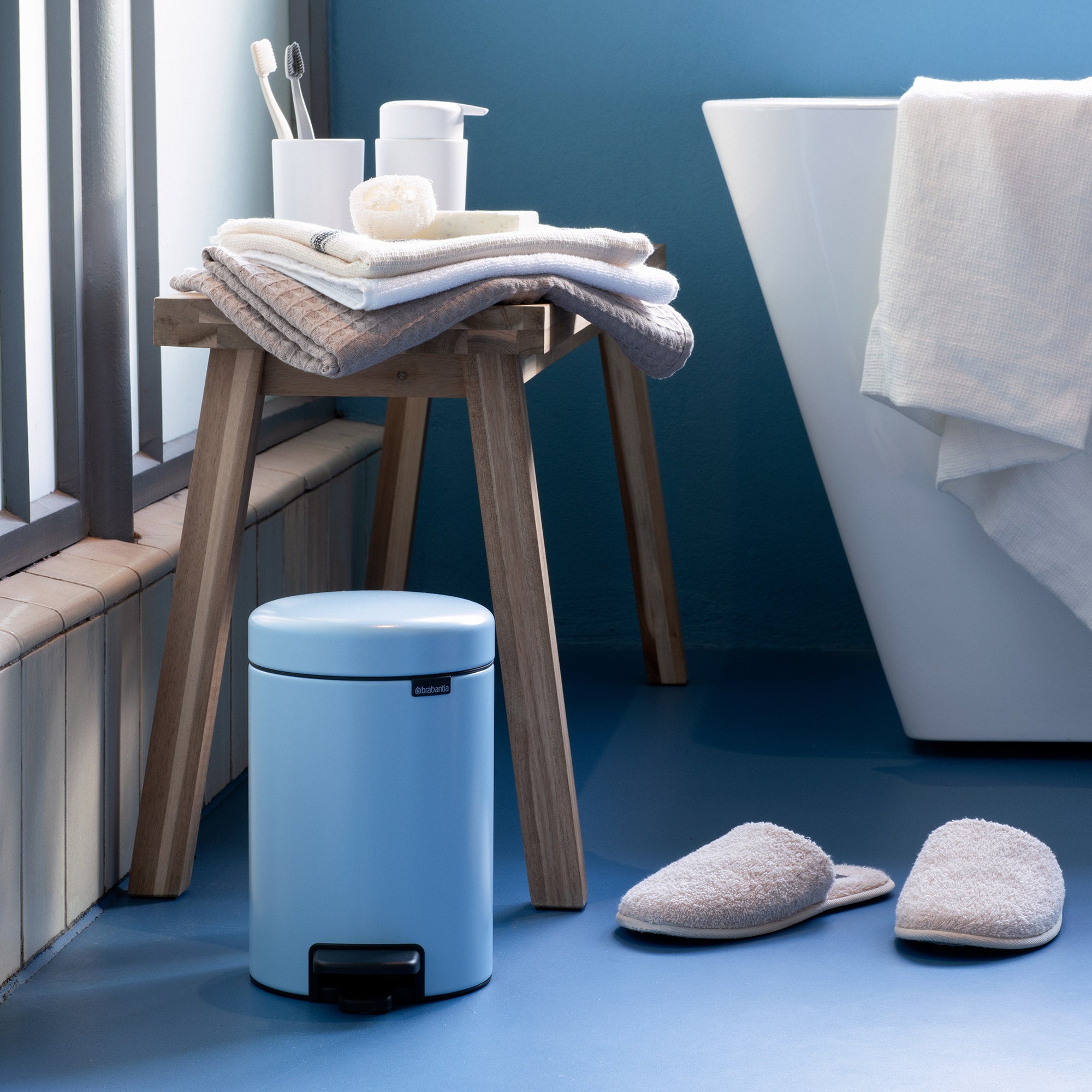 Brabantia Pedal Bin newICON 3L Dreamy Blue