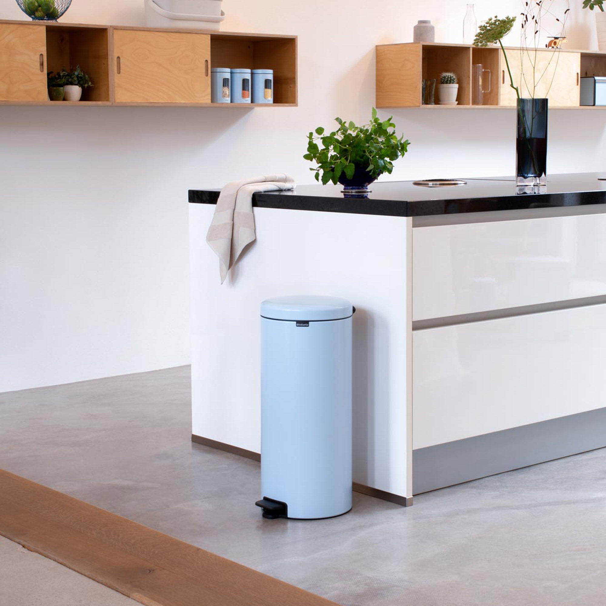 Brabantia Pedal Bin newICON 30L Dreamy Blue