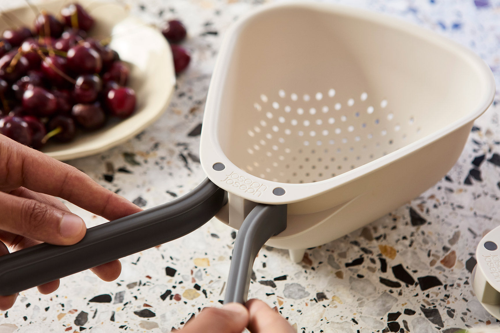 Joseph Joseph Droplet Compact Colander With Folding Handles