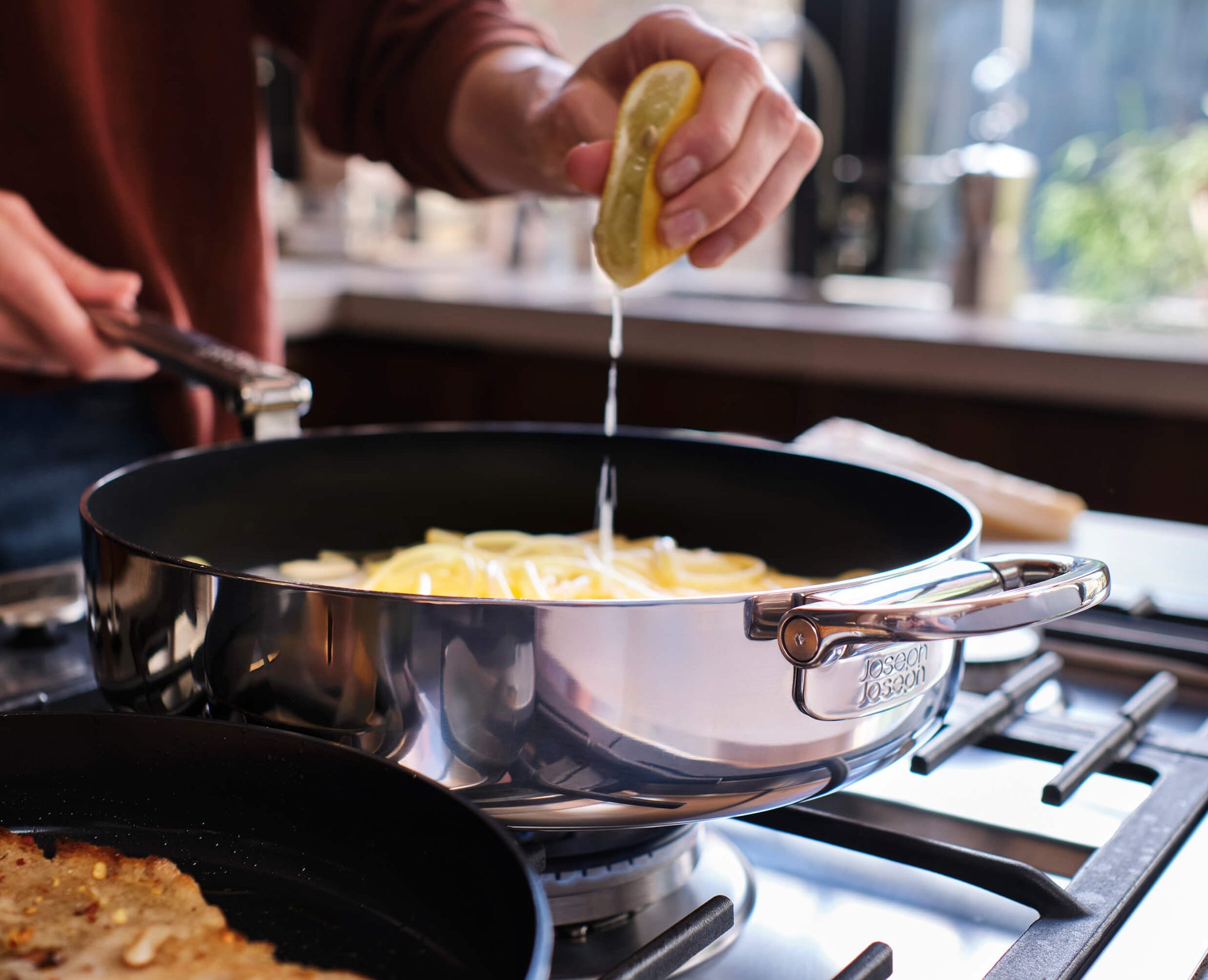 Joseph Joseph Space Steel 28 Cm (11") Non-Stick Stainless-Steel Frying  Pan With Folding Handle