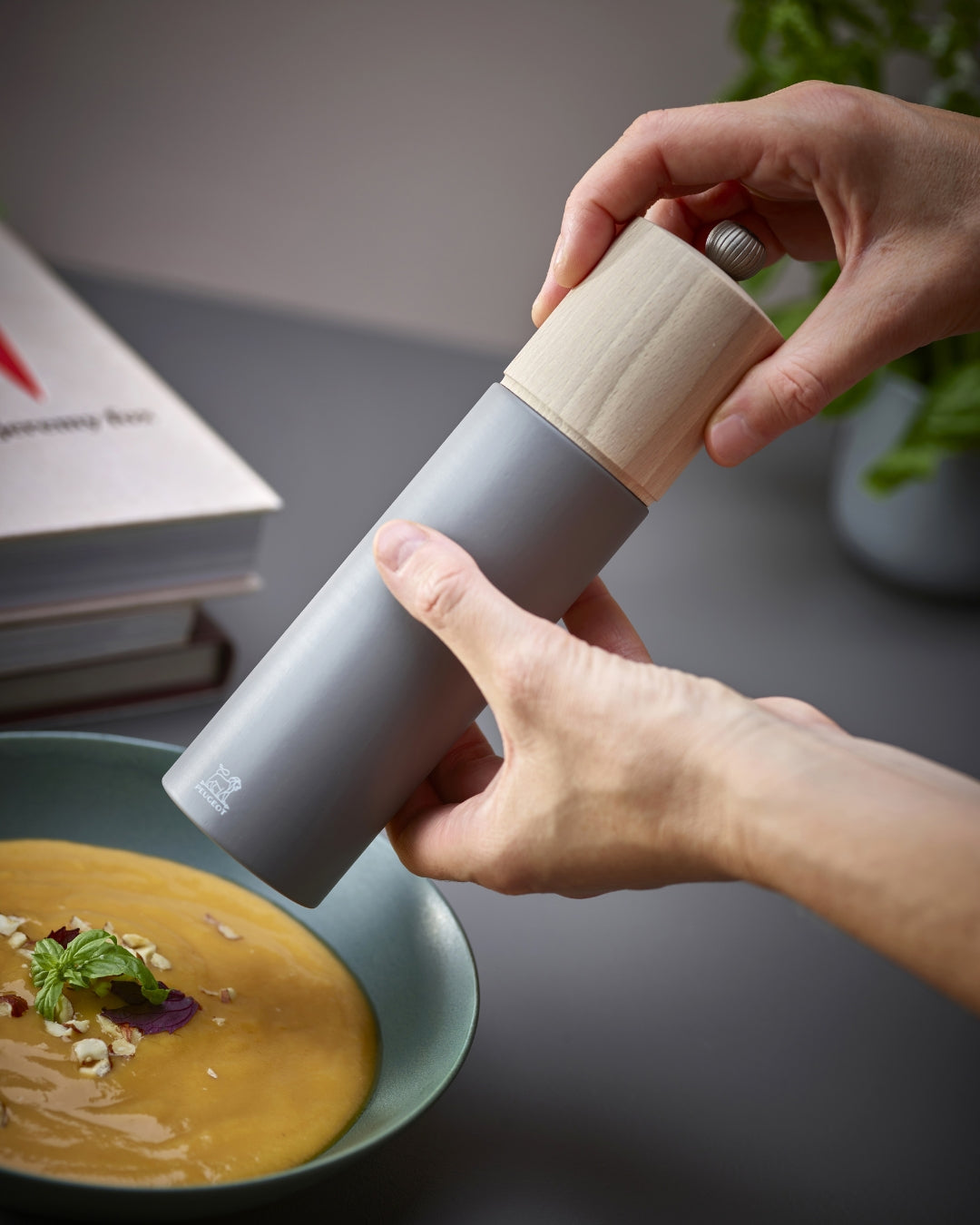 Peugeot Boreal Salt & Pepper Mills Duo Gift Set - 21cm + silicone funnel