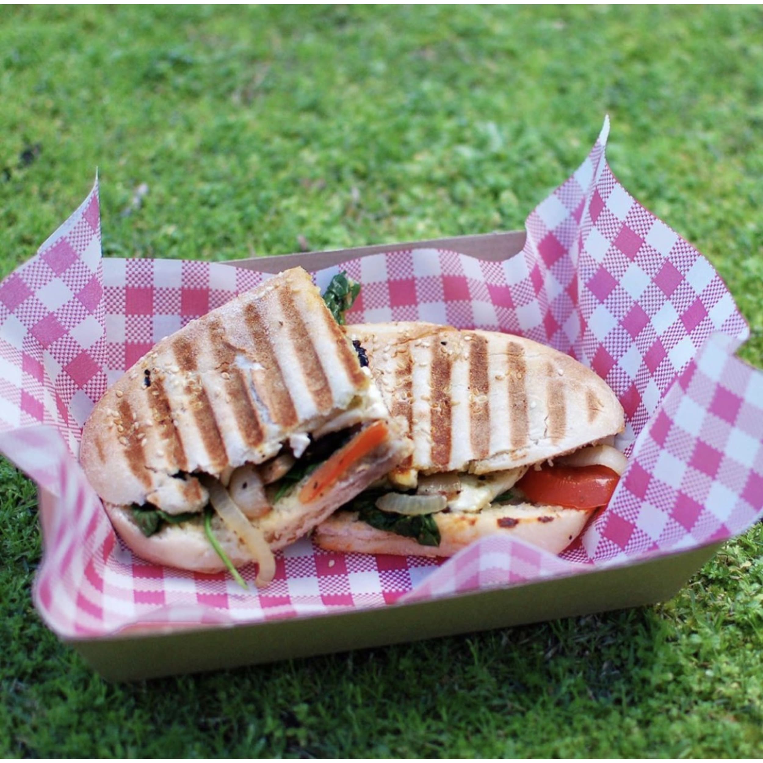 Catering Collection Greaseproof Paper Red Check 28gsm 1/4Cut 200x300mm Ream 200