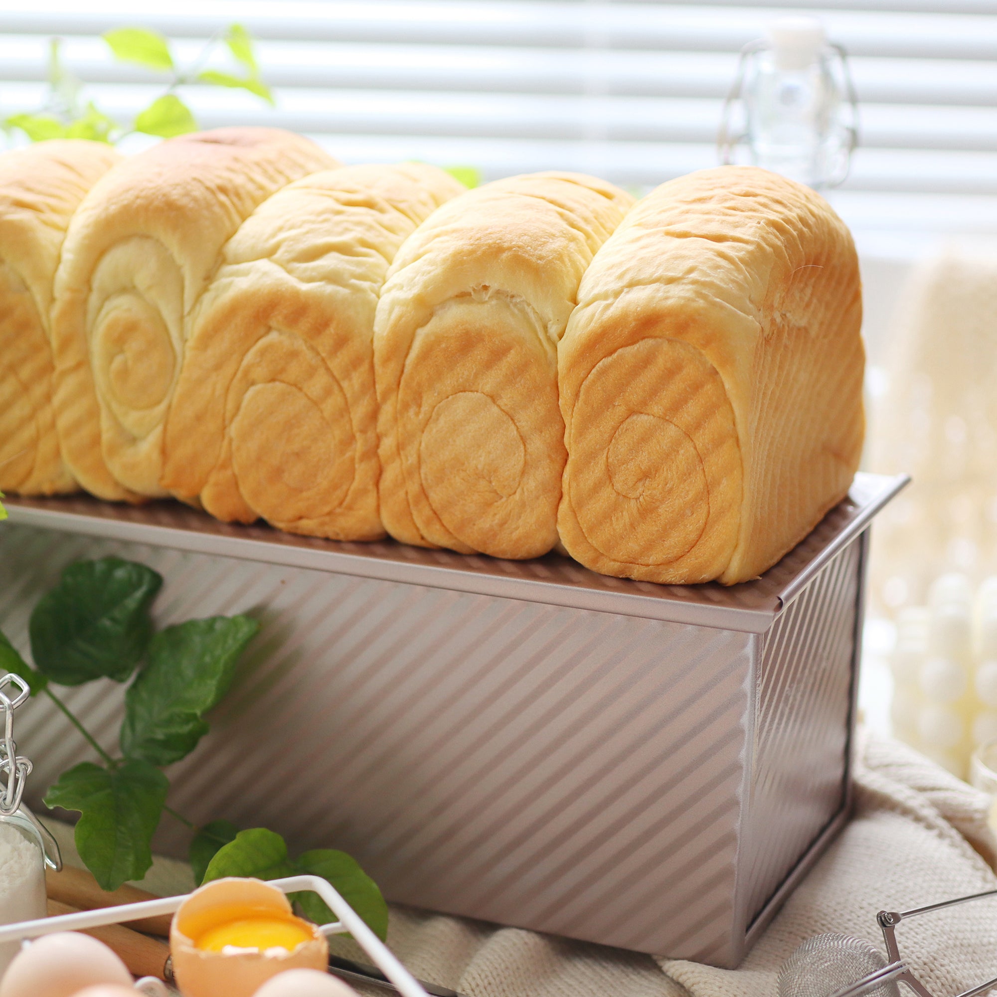 CHEFMADE Corrugated Loaf Pan with Lid 34cm 1kg (CM6005)
