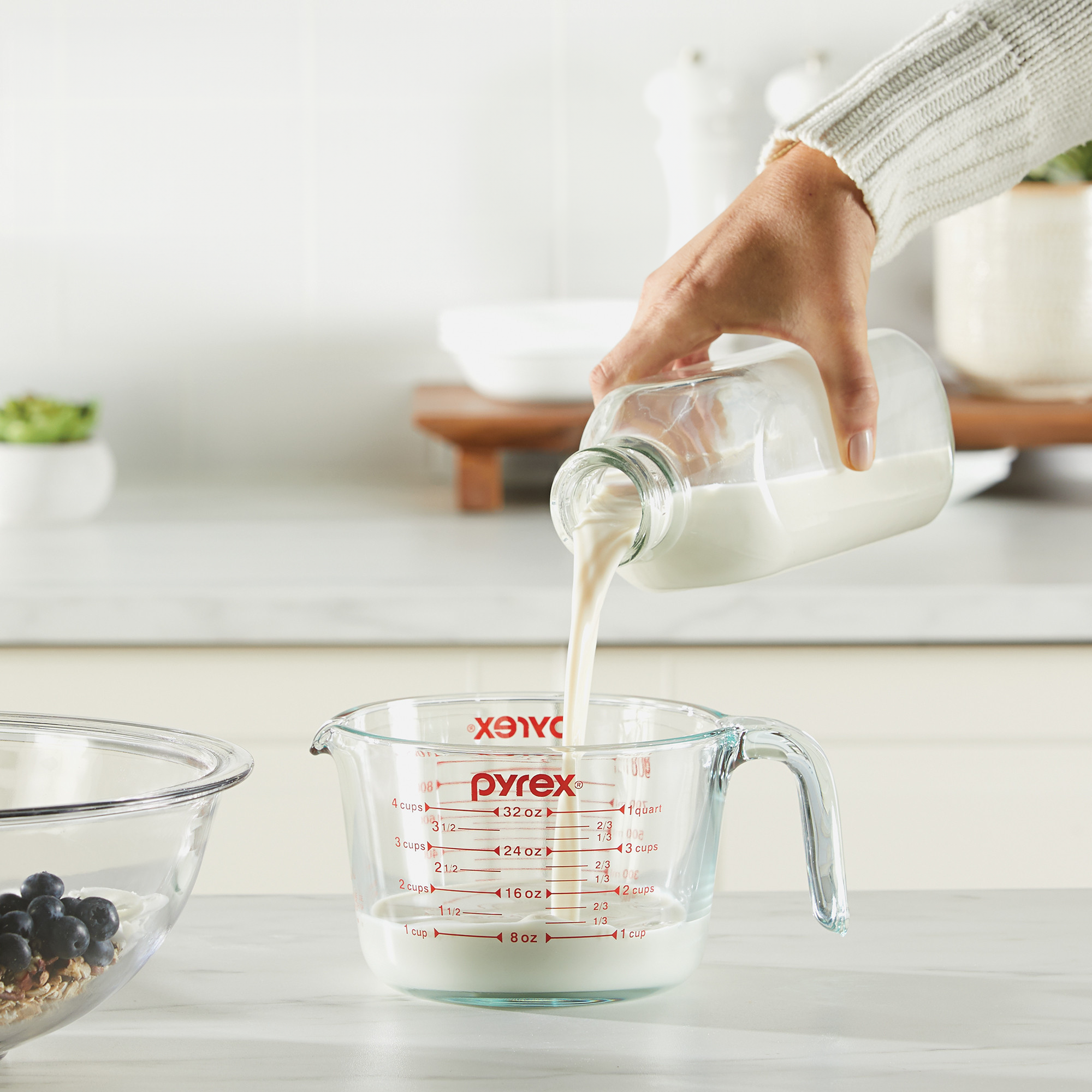 Pyrex Measure Jug (946mL)