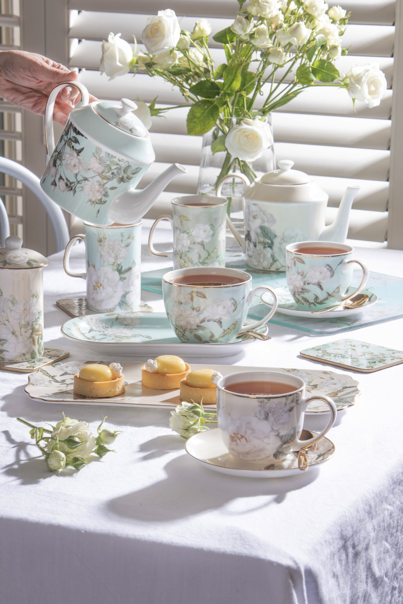 Ashdene Elegant Rose Cream Drink Bottle