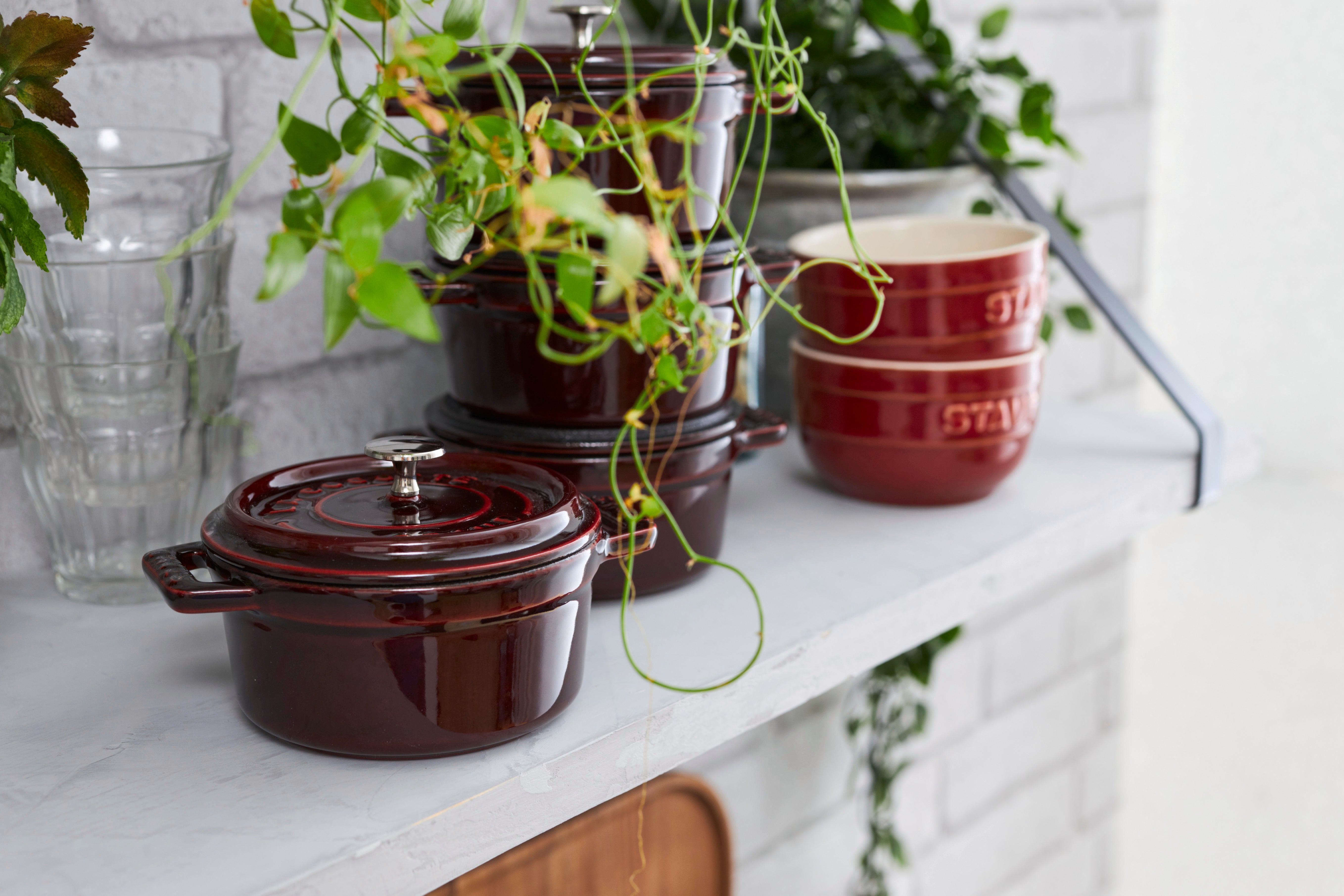 Staub Round Cocotte - 24cm Grenadine