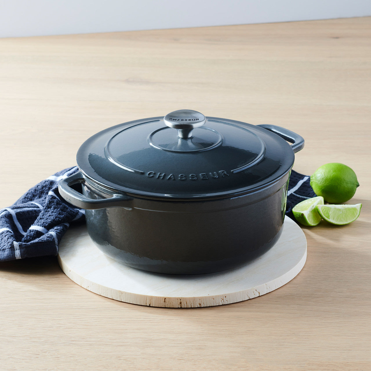 Chasseur Round French Oven - Caviar