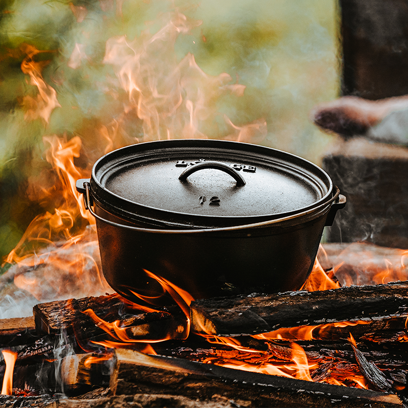 Lodge Cast Iron Deep Camp Dutch Oven with Lid 8 Quart (7.6L)
