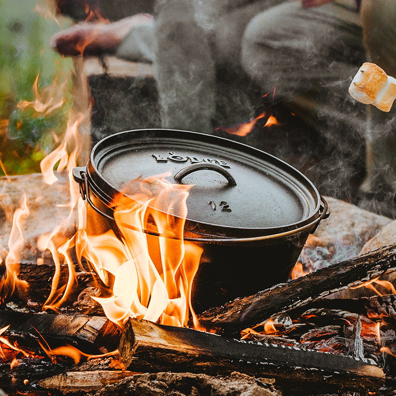 Lodge Cast Iron Deep Camp Dutch Oven with Lid 8 Quart (7.6L)