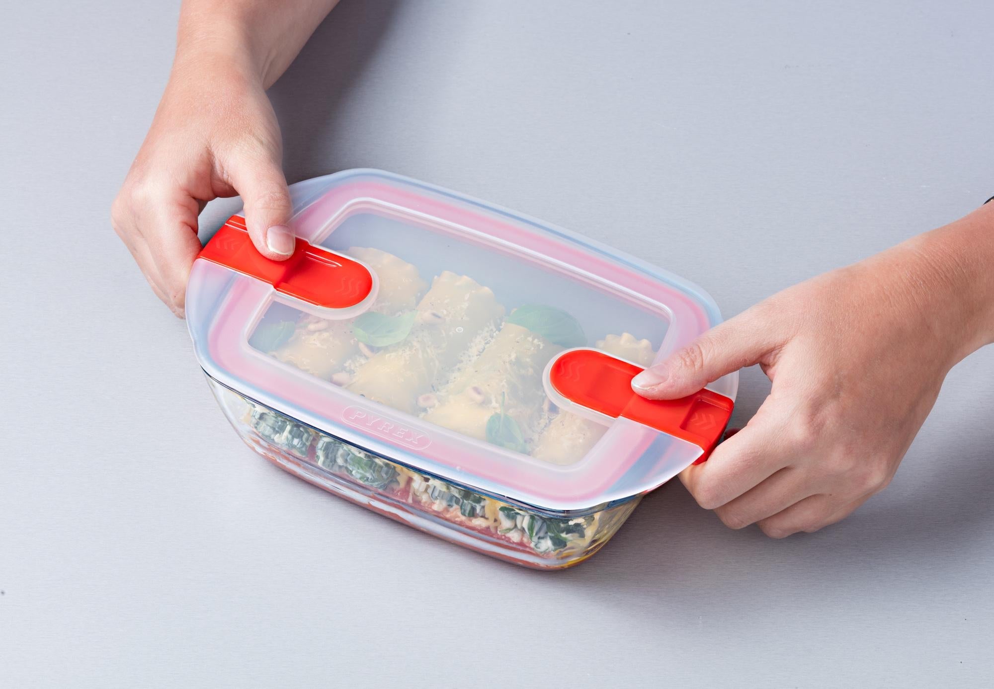 Pyrex Cook & Heat Rectangle Container with Vented Lid (1.2L)