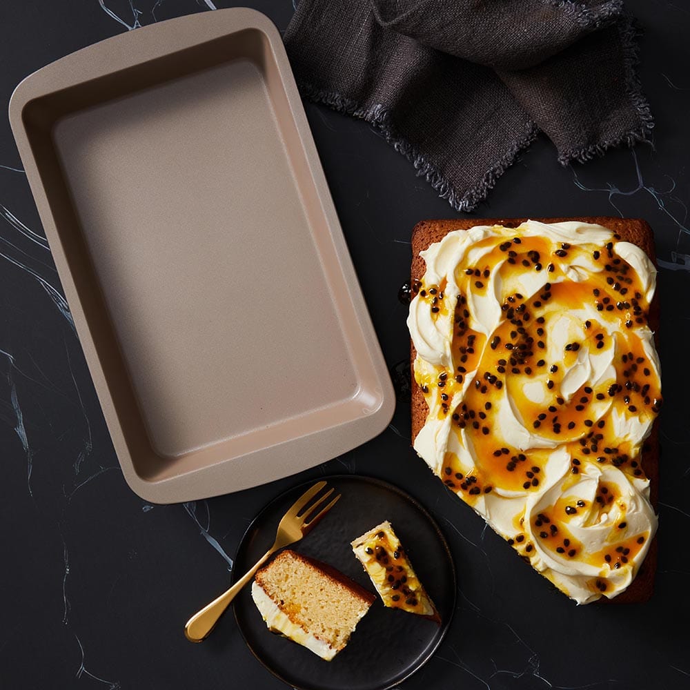 Stanley Rogers Ceramabake 28 x 18 x 3.5cm Non-Stick Ceramic Rectangular Cake Pan