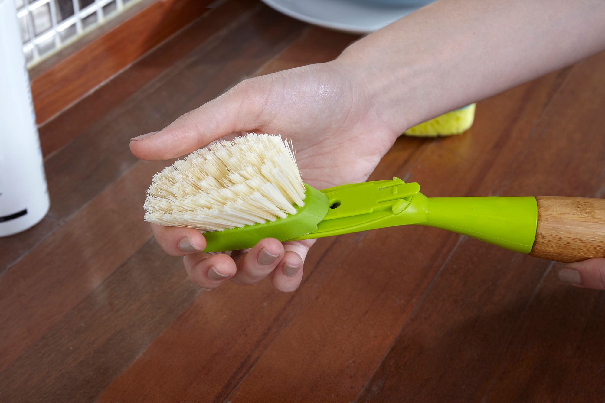 Full Circle Suds Up Soap Dispensing Dish Brush - White