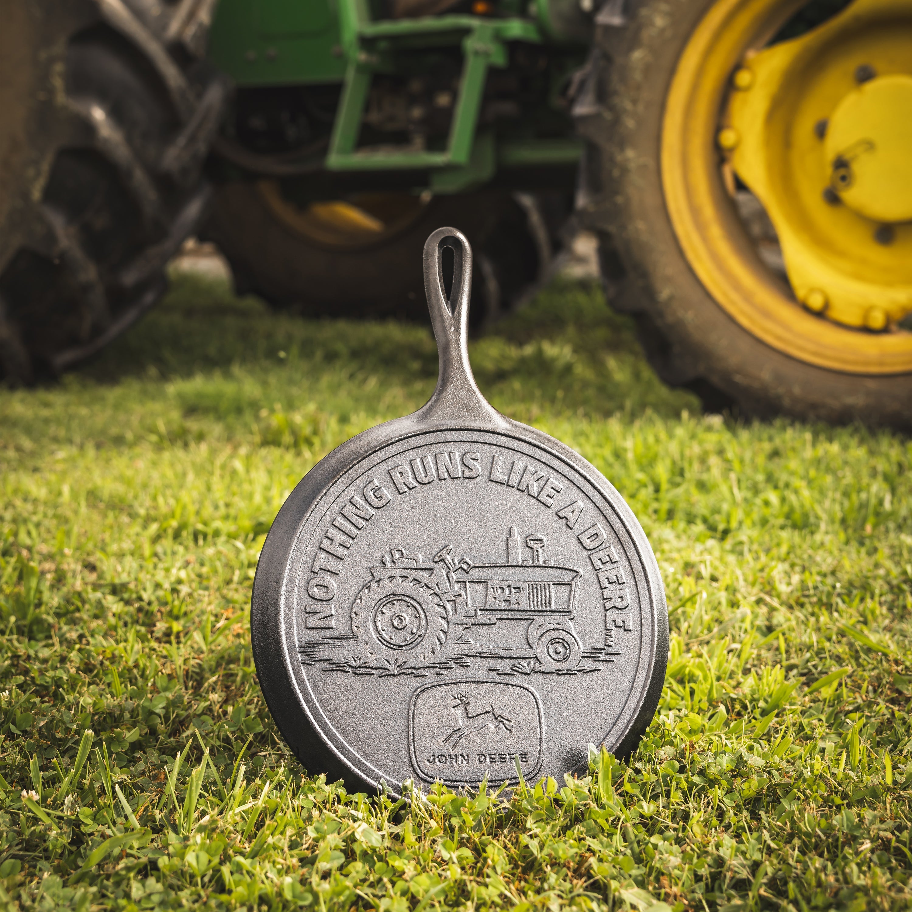 Lodge Seasoned Cast Iron Griddle 26.7cm (10.5 Inch) John Deere Tractor