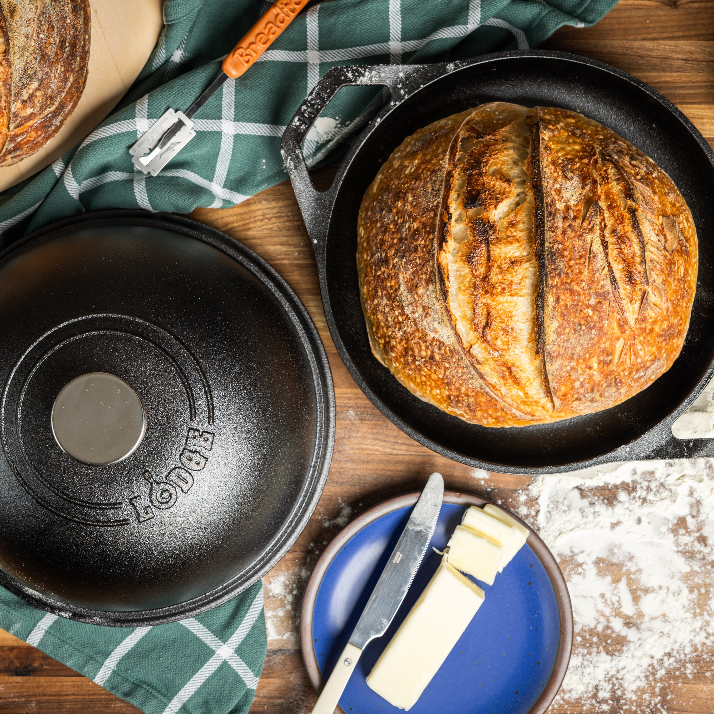 Lodge Chef Collection Seasoned Cast Iron Bread Oven 24.1cm (9.5 Inch)