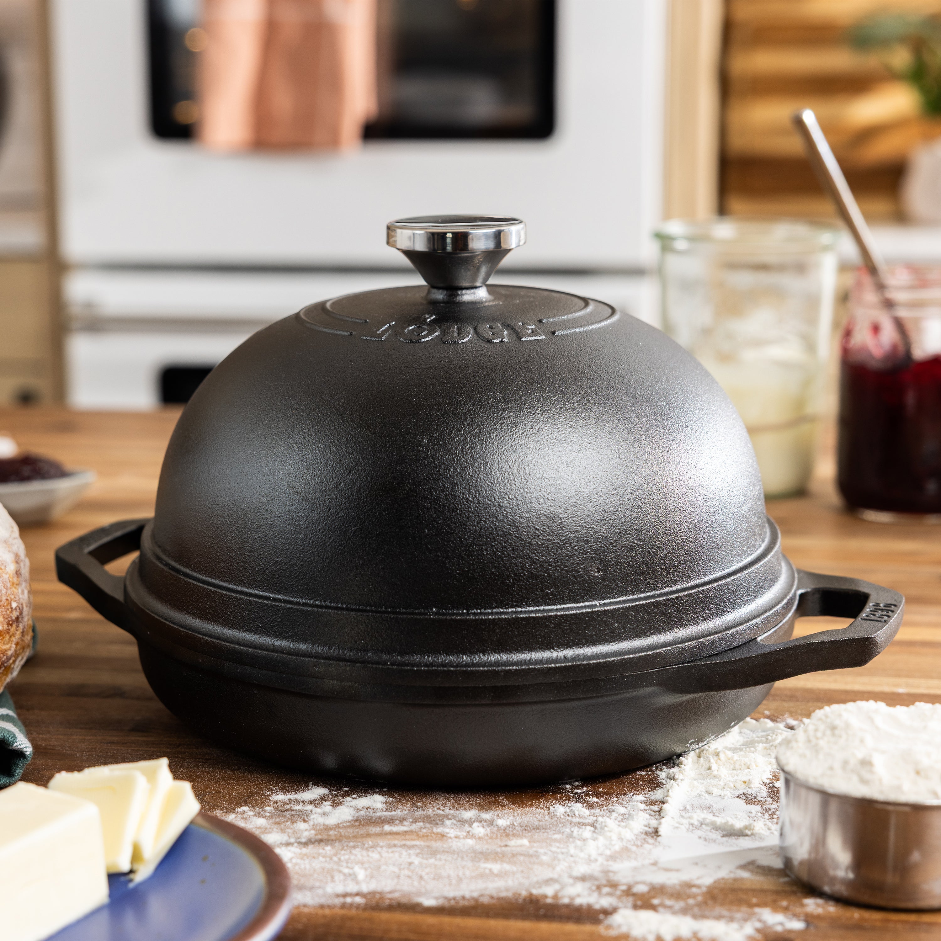 Lodge Chef Collection Seasoned Cast Iron Bread Oven 24.1cm (9.5 Inch)