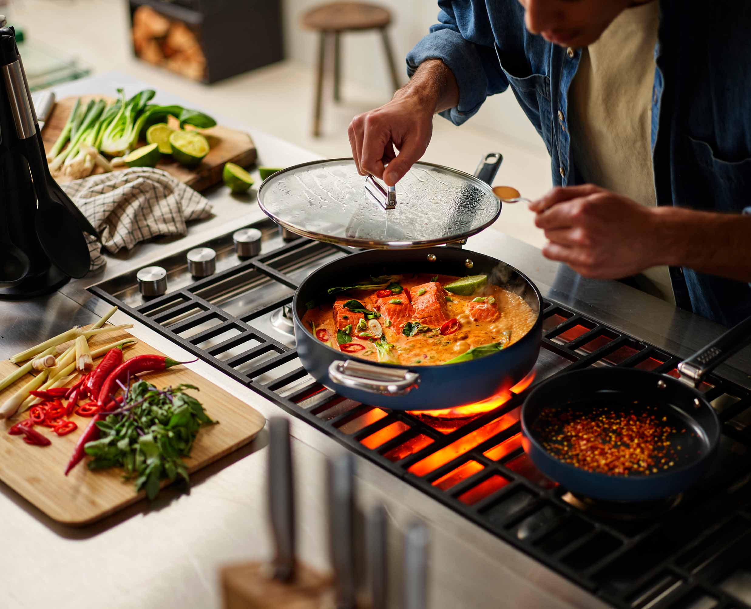 Joseph Joseph Space 28 Cm (3.8 Qt) Non-Stick Saute Pan With Folding  Handle And Lid