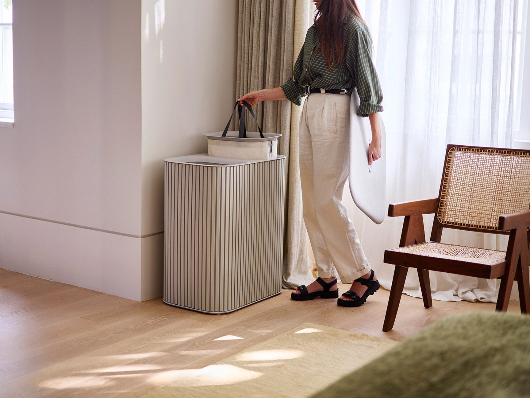 Joseph Joseph Tota Twin Luxe 90L Easy-Empty Bamboo Laundry Basket (Ecru)