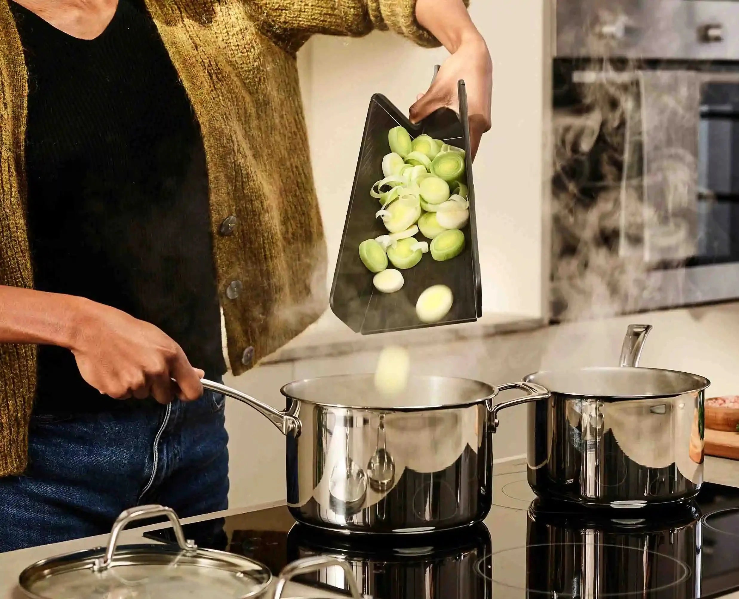 Joseph Joseph Chop2Pot Plus Folding Chopping Board (Regular) - Black