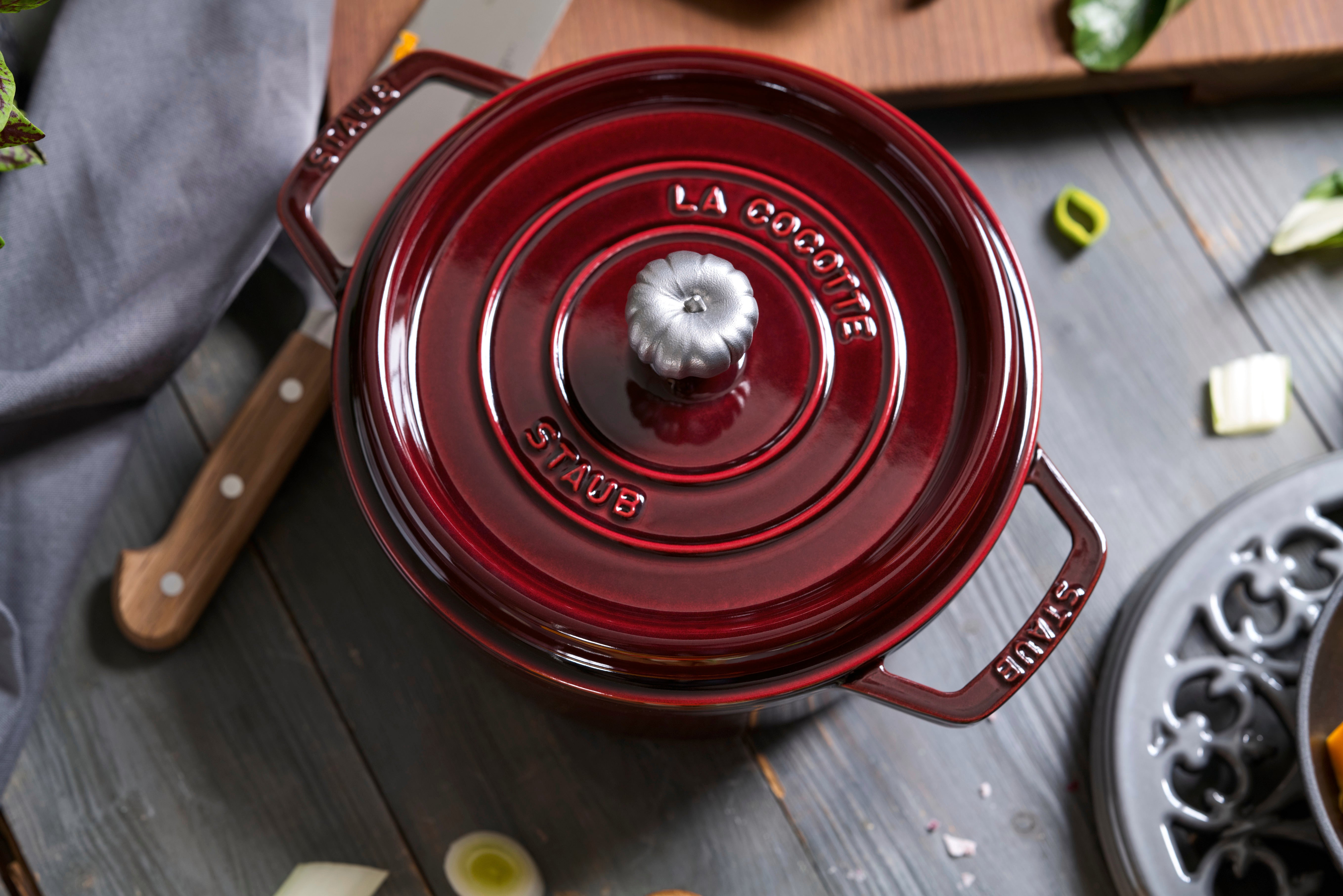 Staub Round Cocotte - 24cm Grenadine