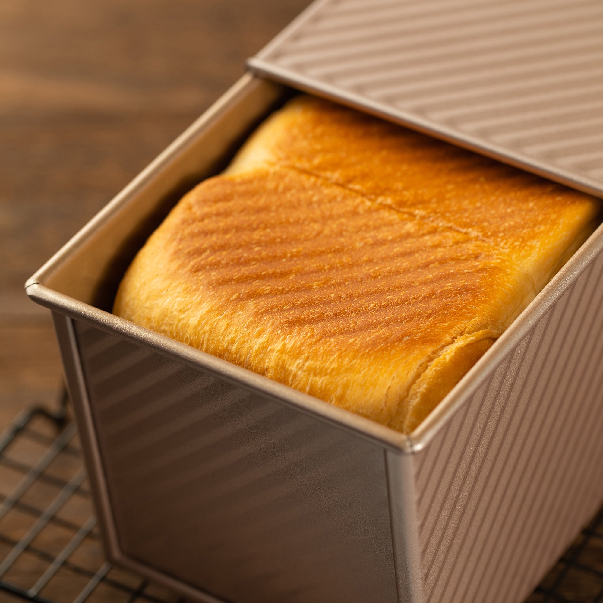 CHEFMADE Corrugated Loaf Pan with Lid 34cm 1kg (CM6005)