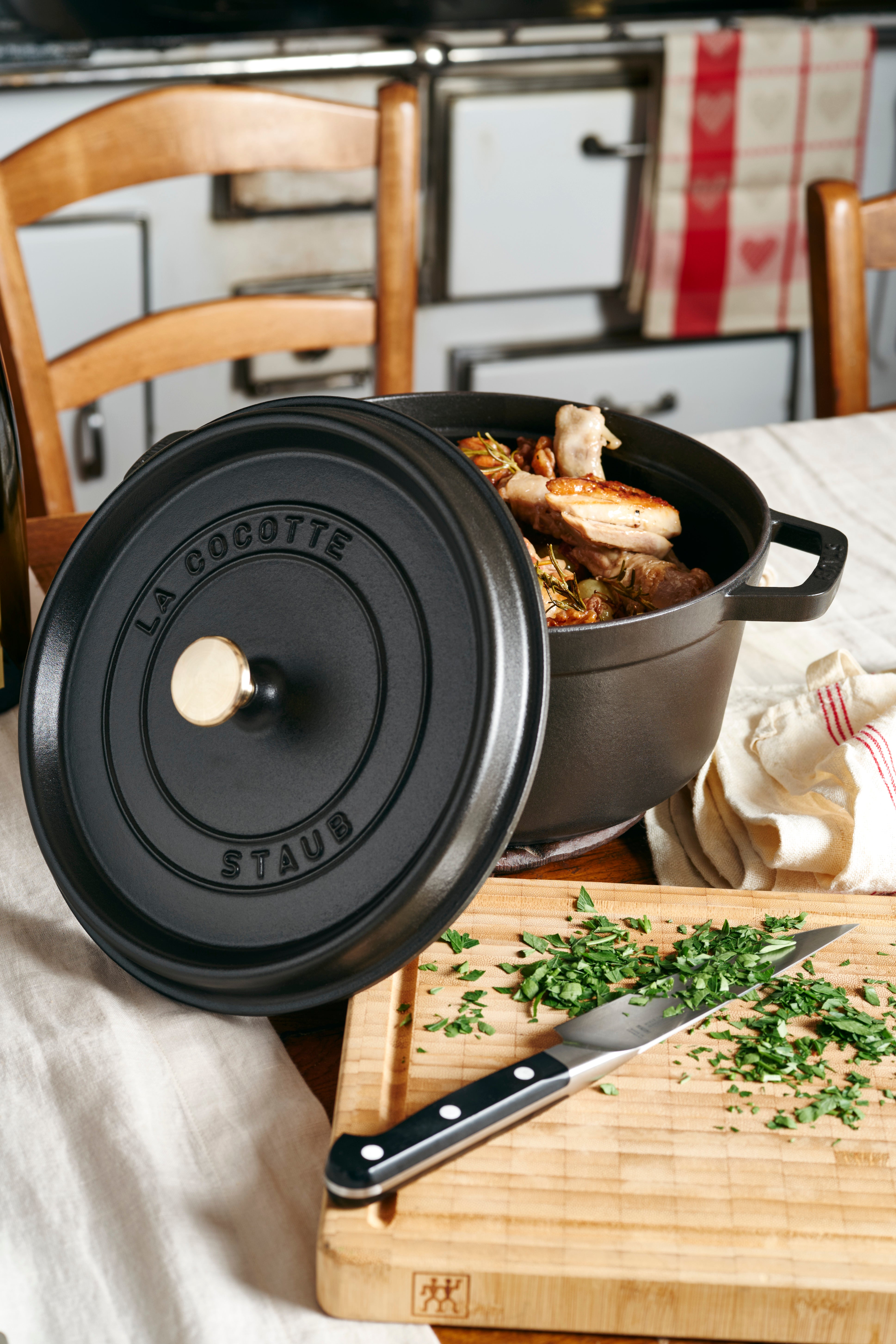 Staub Round Cocotte - 28cm Black