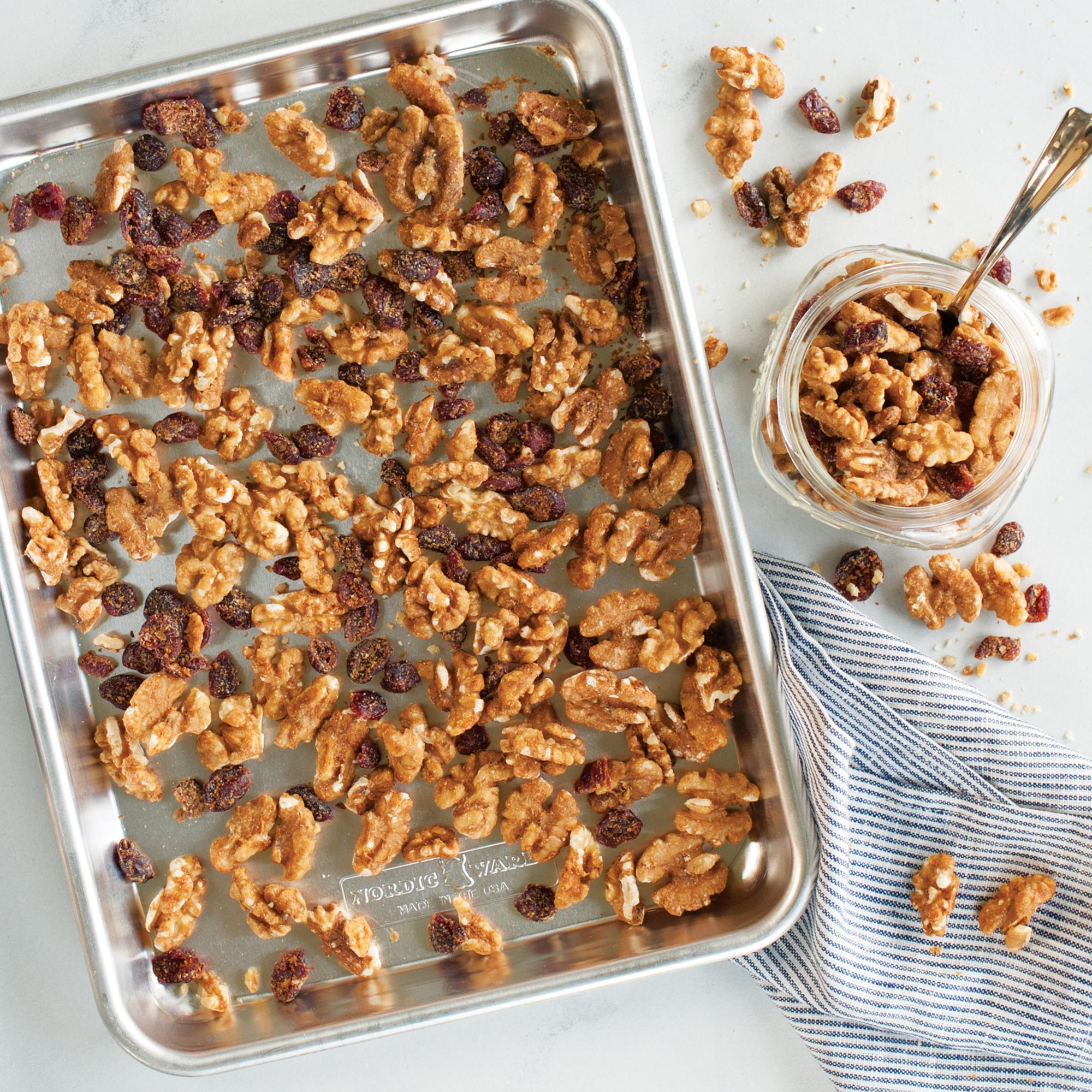 Nordicware Naturals Quarter Sheet 33 x 24.5 x 3cm