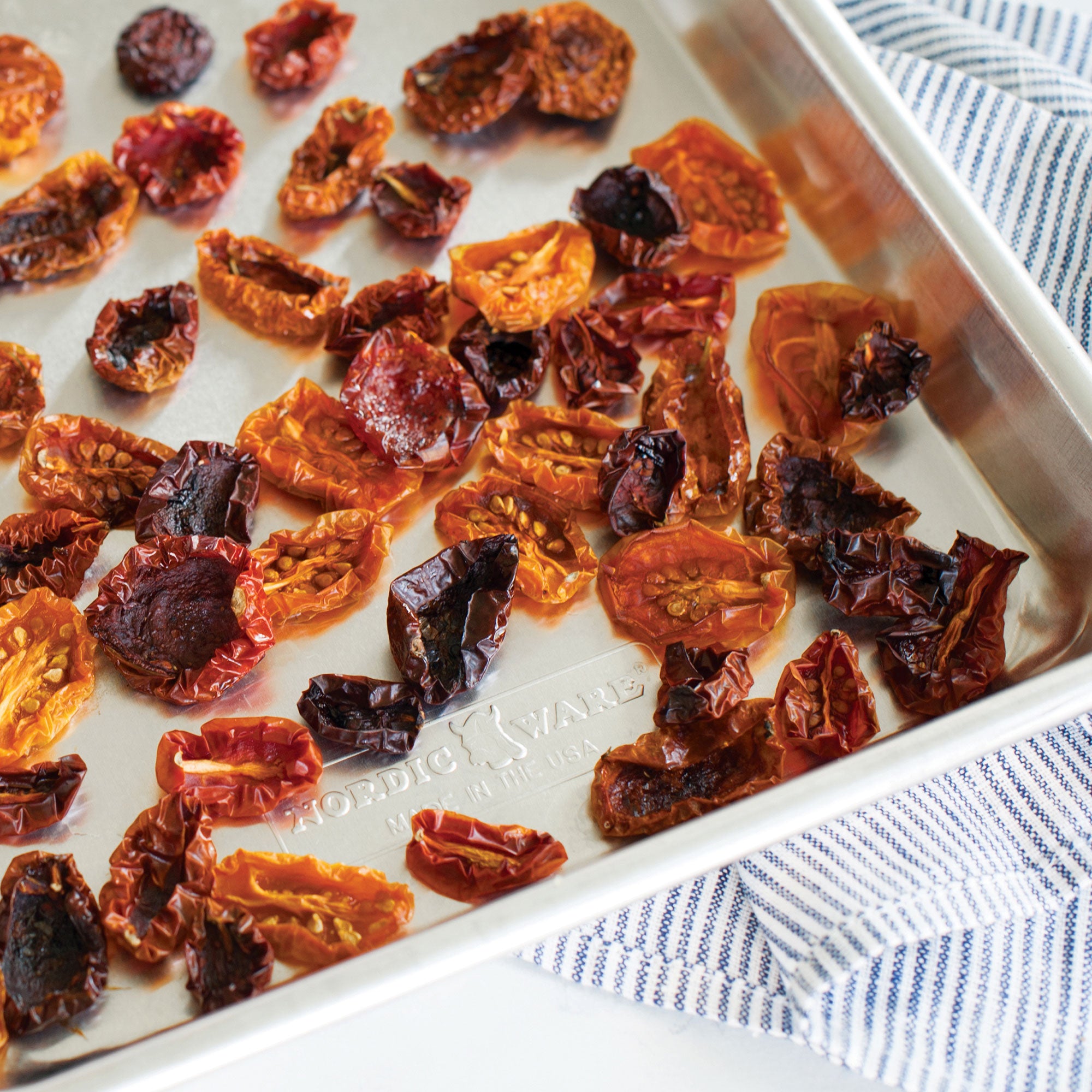 Nordicware Naturals Quarter Sheet 33 x 24.5 x 3cm