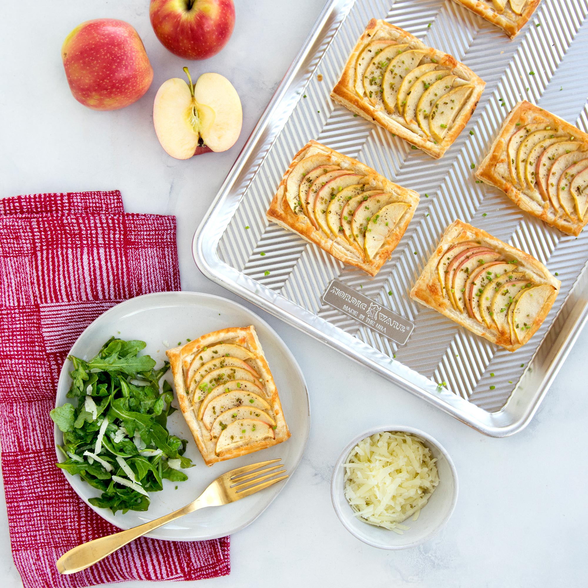 Nordicware Prism Quarter Sheet 33 x 24.5 x 3cm