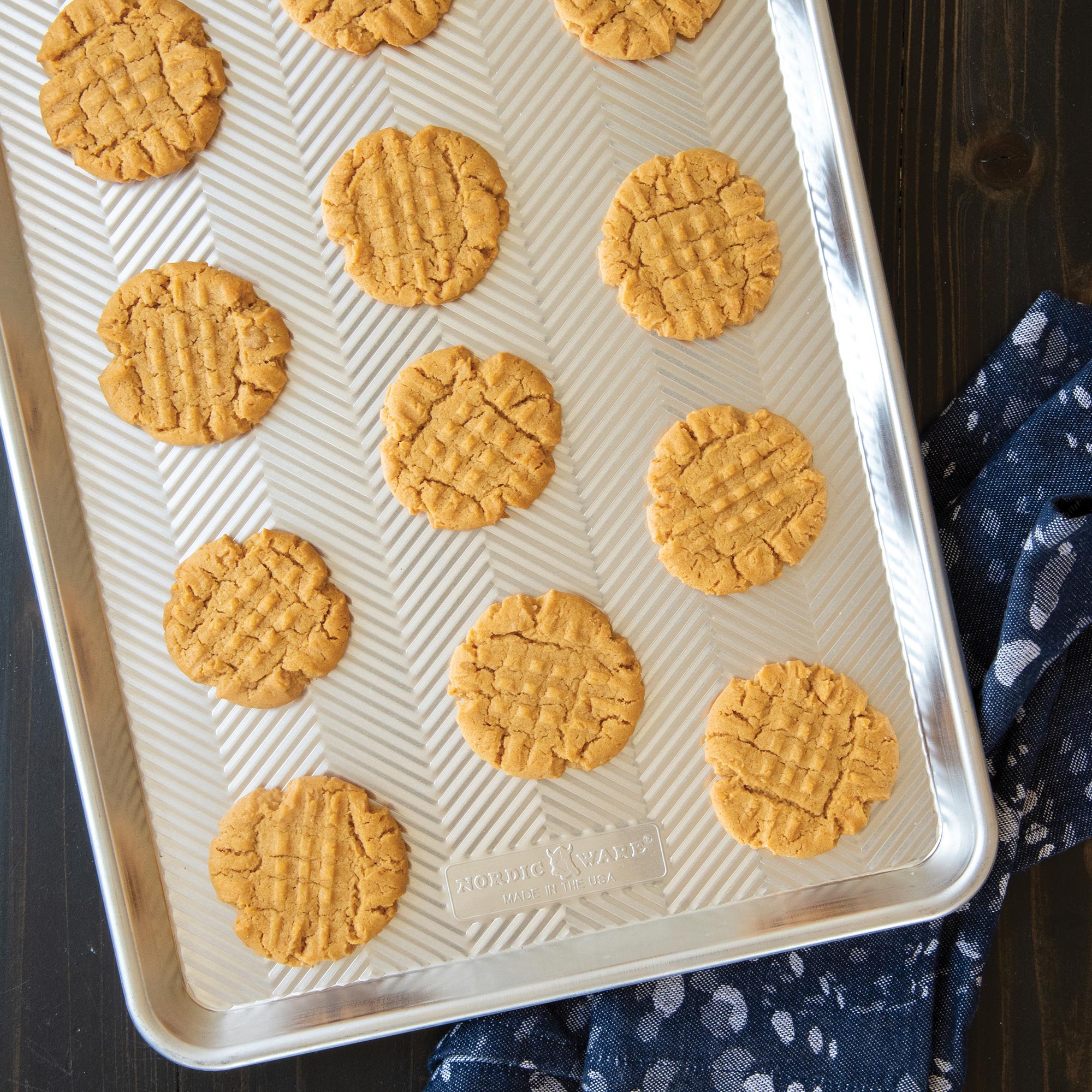 Nordicware Prism Half Sheet 45.5 x 32.5 x 3cm