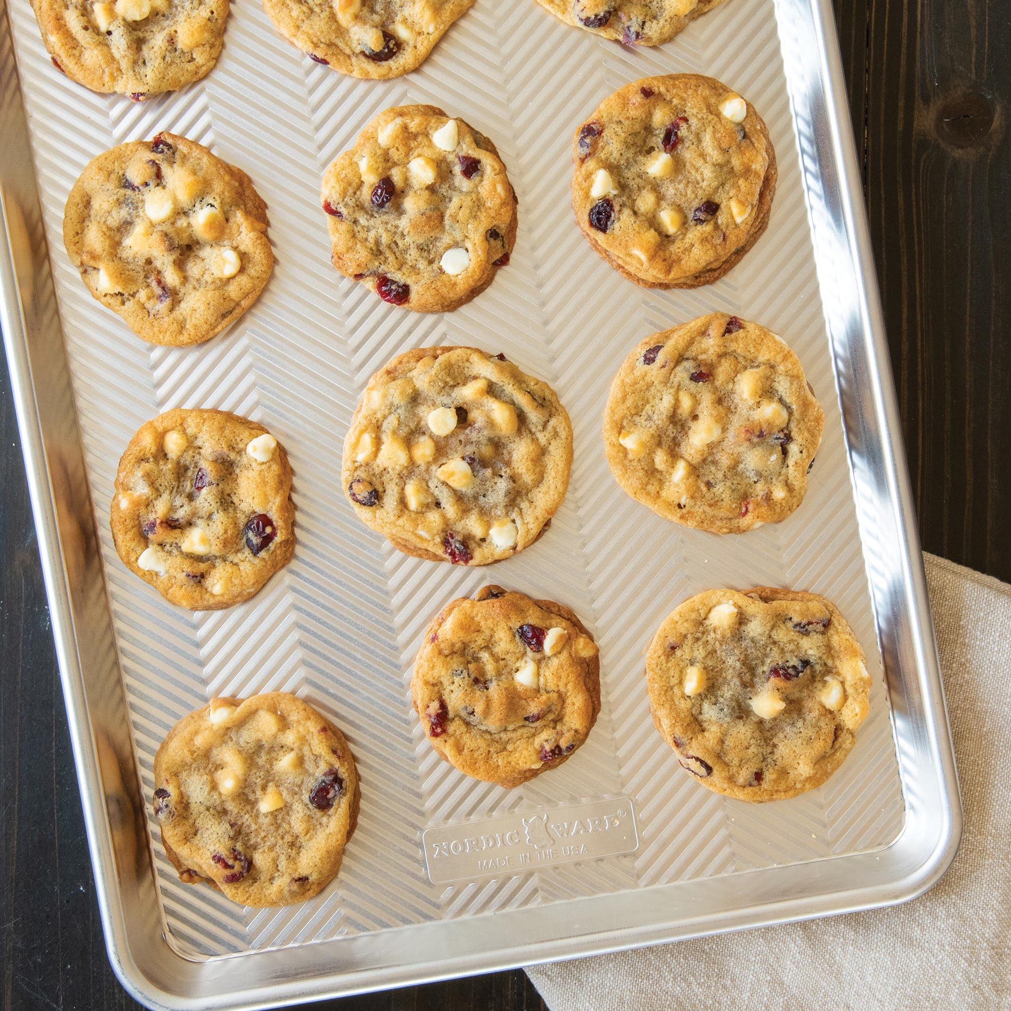 Nordicware Prism Half Sheet 45.5 x 32.5 x 3cm