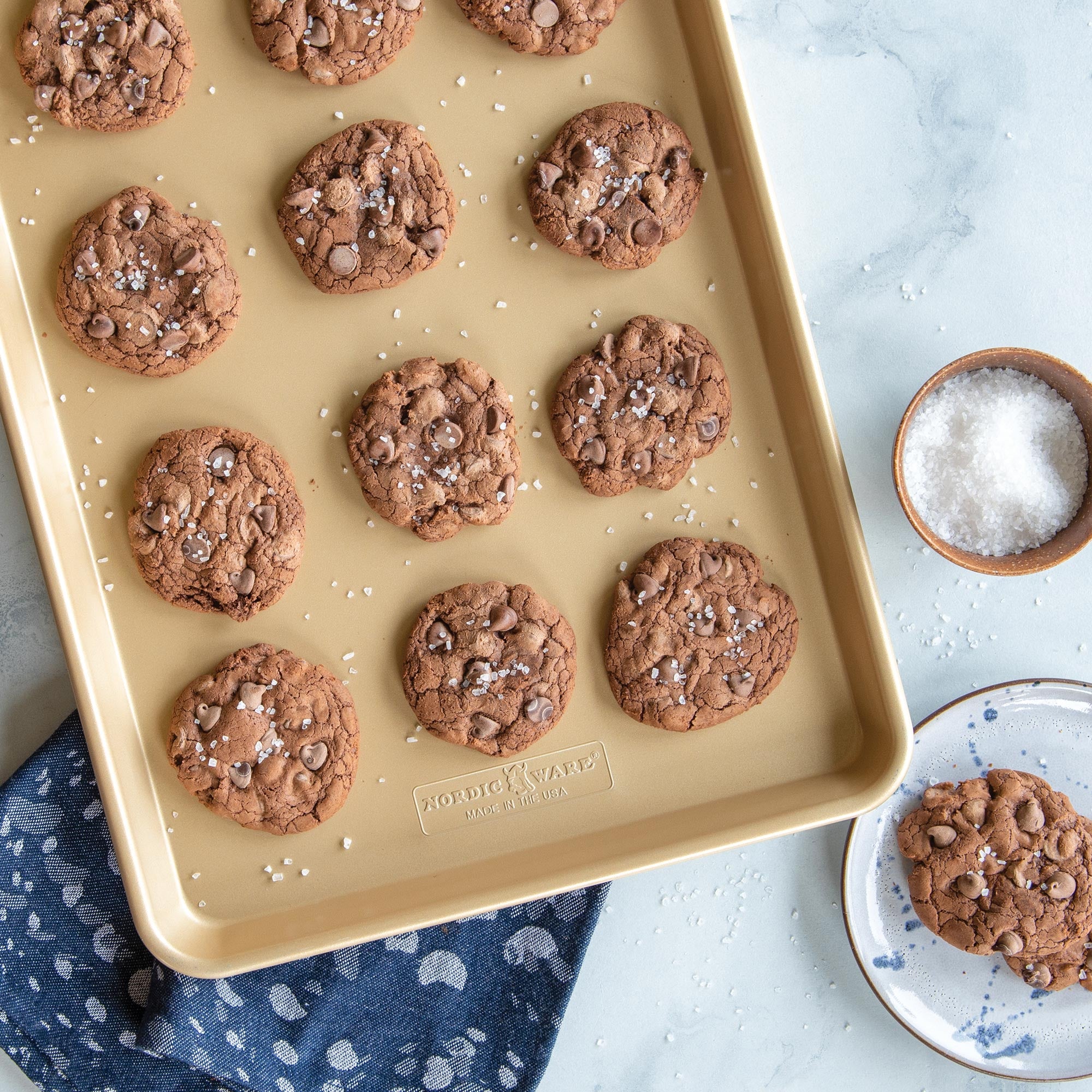 Nordicware Nonstick Half Sheet 45.5 x 33 x 2.5cm