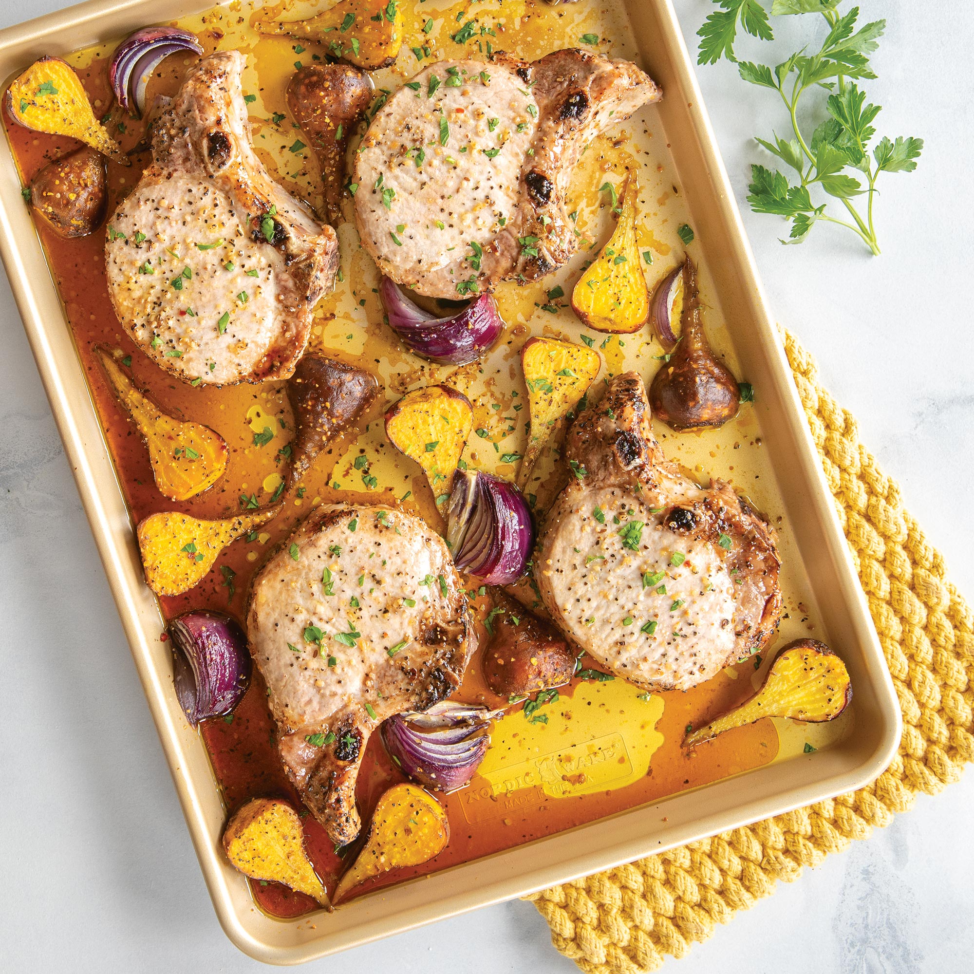 Nordicware Nonstick Half Sheet 45.5 x 33 x 2.5cm