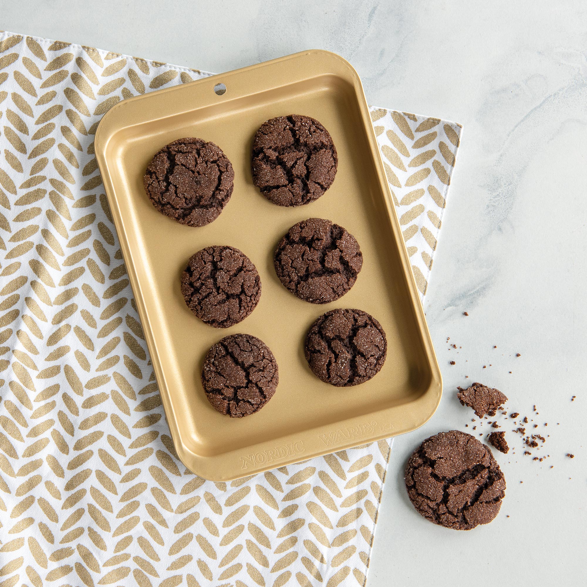 Nordicware Nonstick Compact Baking Sheet 25.5 x 18 x 3cm