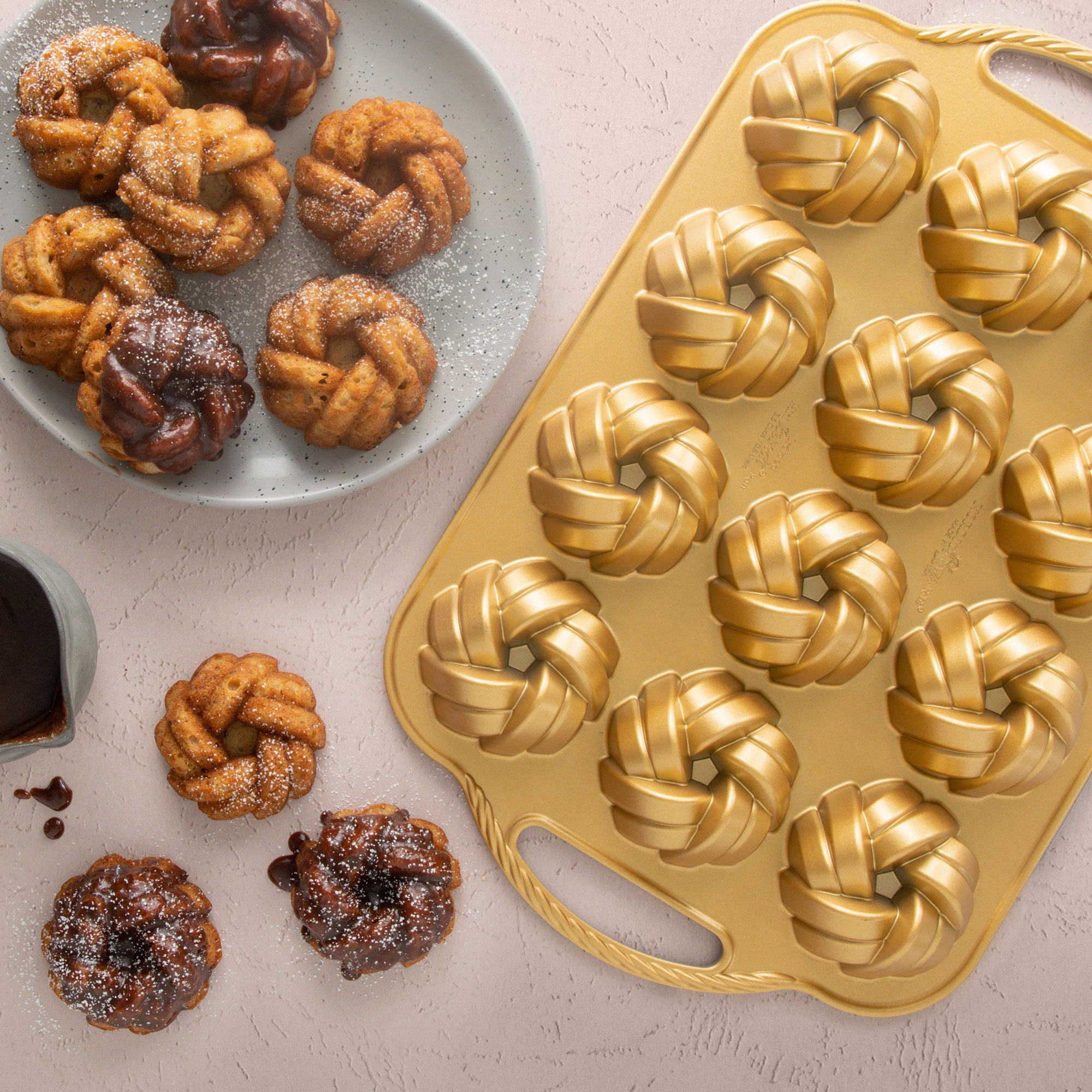 Nordicware 75th Anniversary Braided Mini Bundt Pan 37.5 x 25 x 4cm