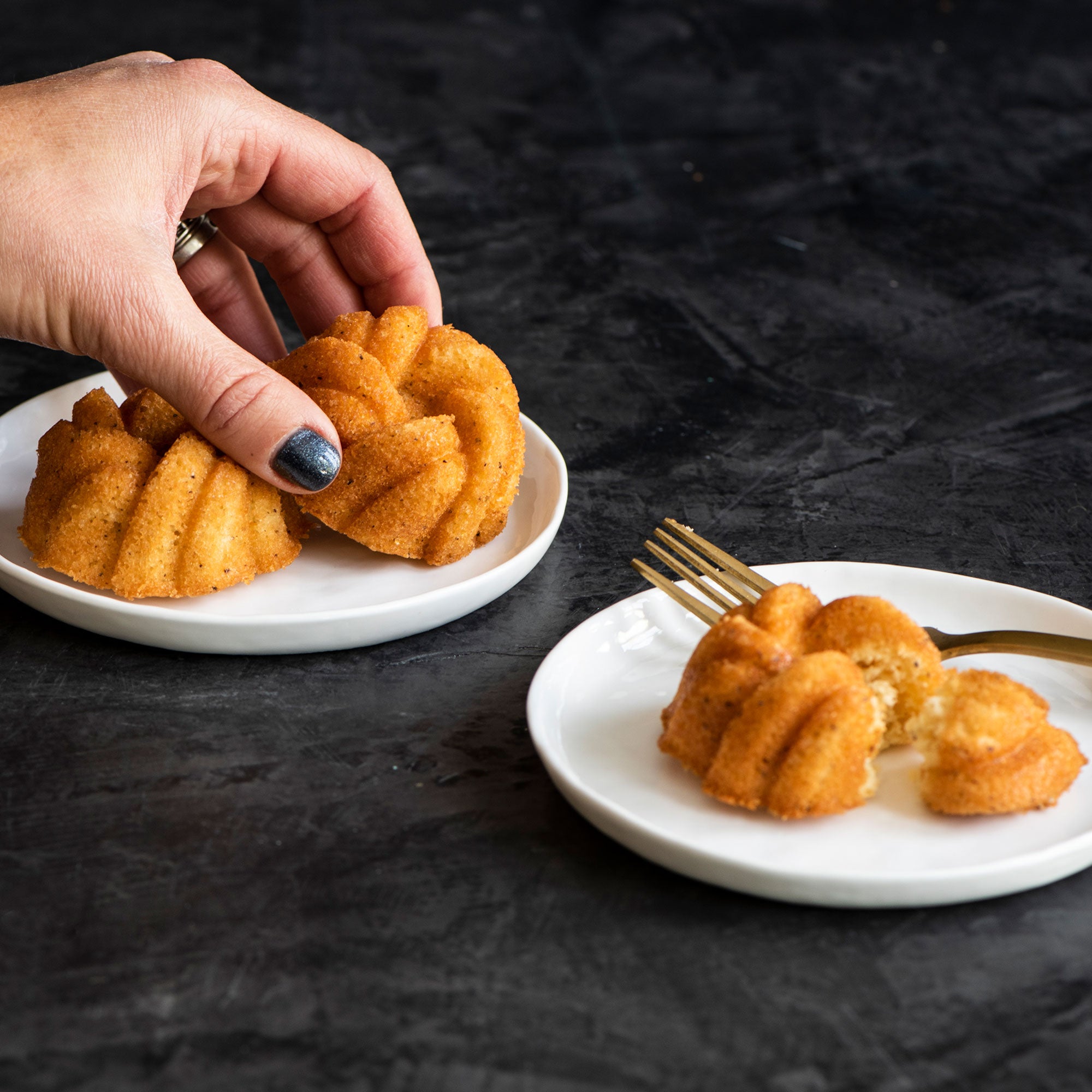 Nordicware 75th Anniversary Braided Mini Bundt Pan 37.5 x 25 x 4cm