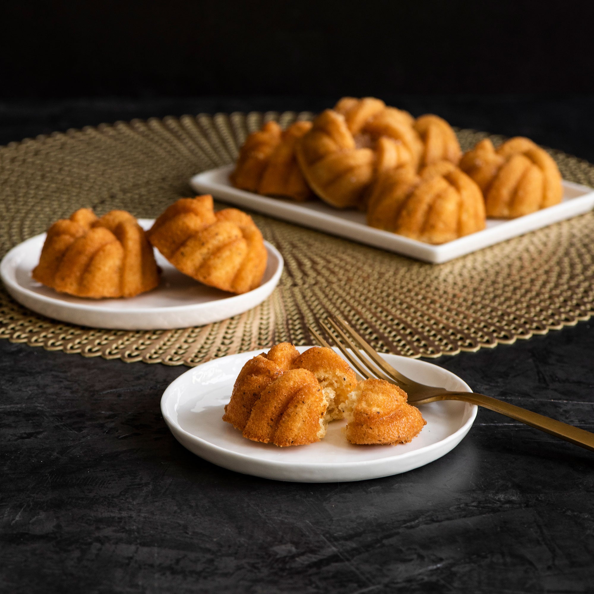 Nordicware 75th Anniversary Braided Mini Bundt Pan 37.5 x 25 x 4cm