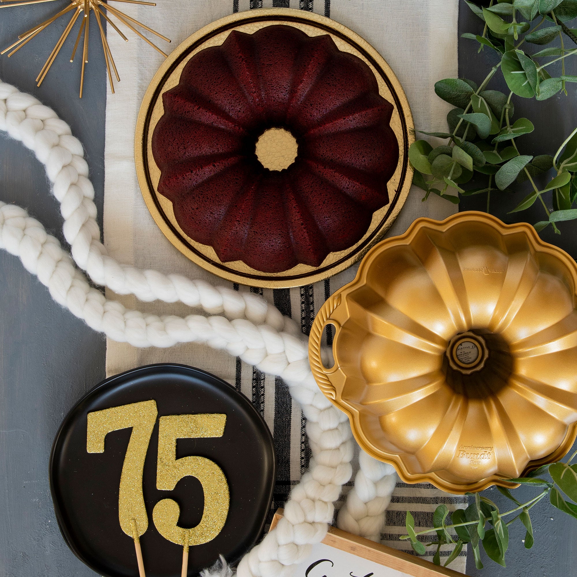 Nordicware Large Anniversary Bundt Pan 30.5 x 27 x  11.5cm