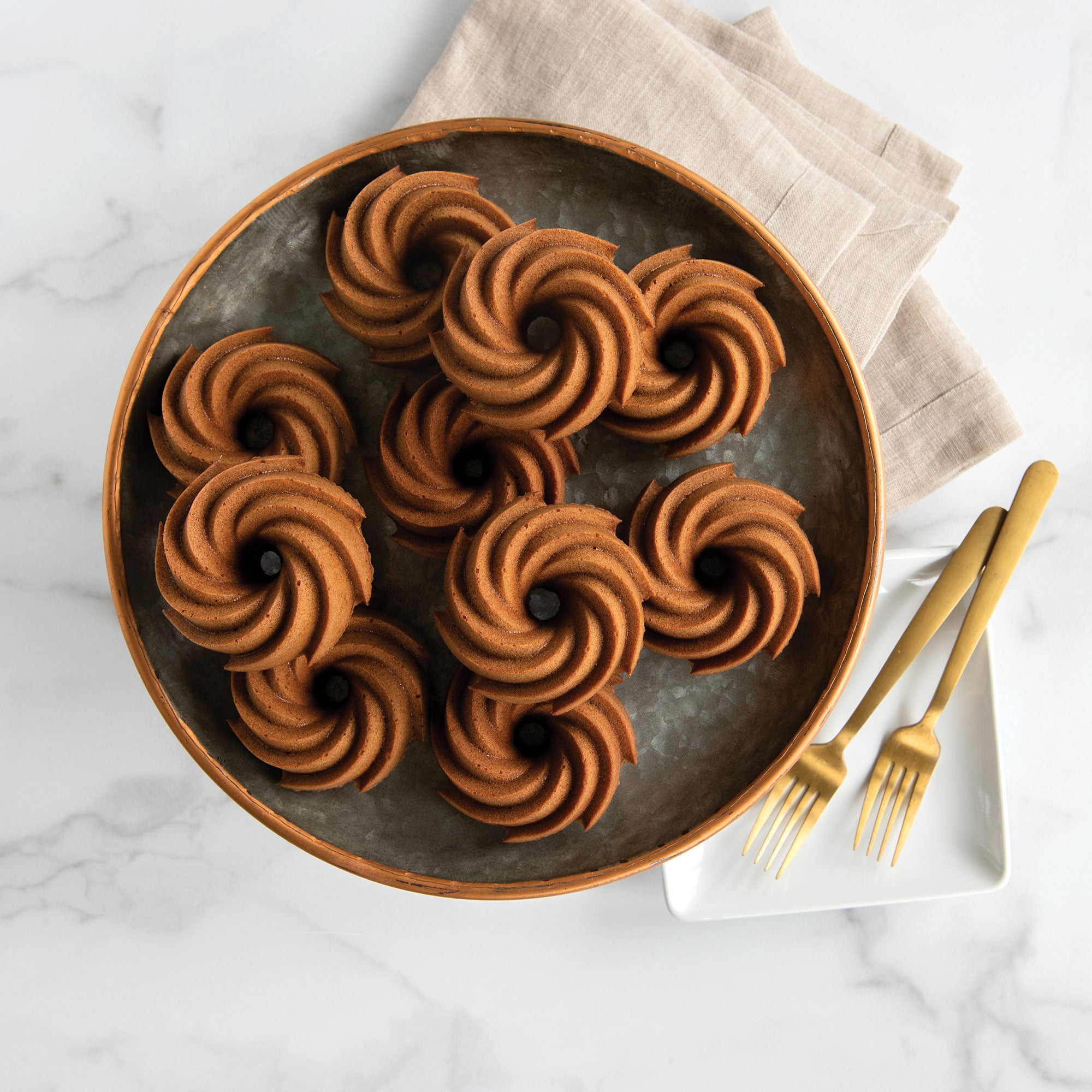 Nordicware Heritage Bundtlette Pan 38 x 22.5 x 4.5cm