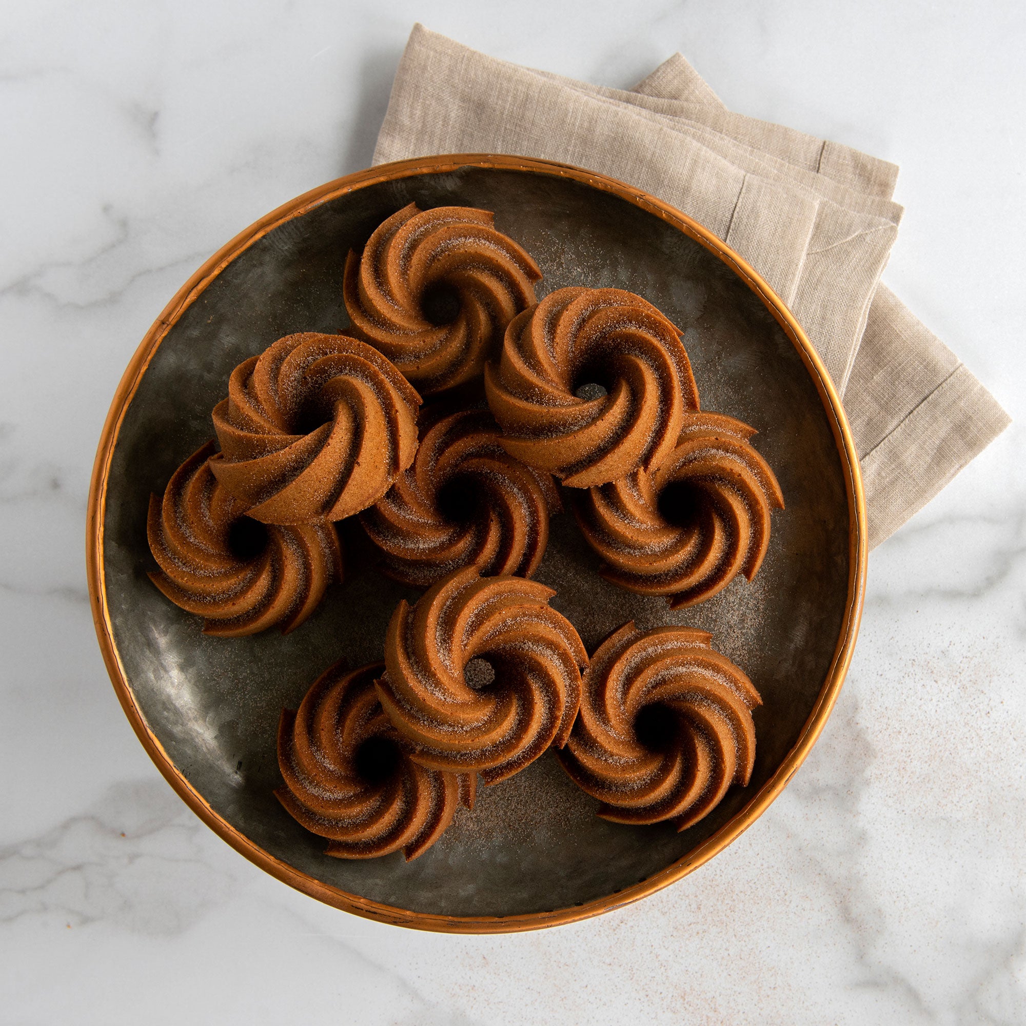 Nordicware Heritage Bundtlette Pan 38 x 22.5 x 4.5cm