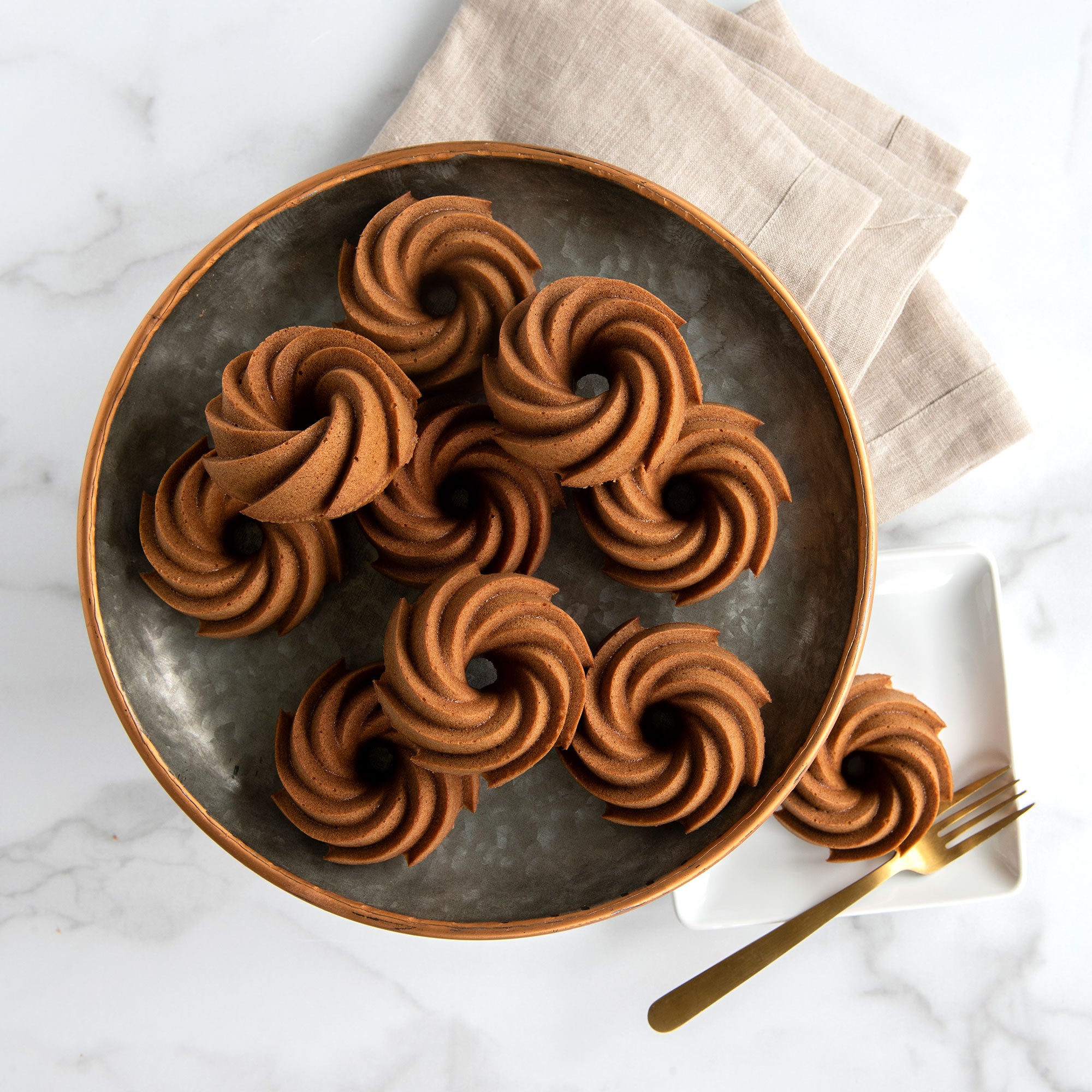 Nordicware Heritage Bundtlette Pan 38 x 22.5 x 4.5cm