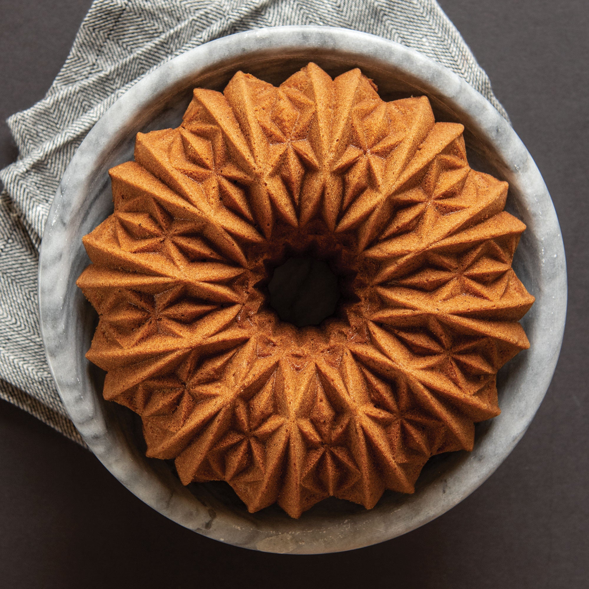 Nordicware Cut Crystal Bundt 25.5 x 25.5 x 9.5cm
