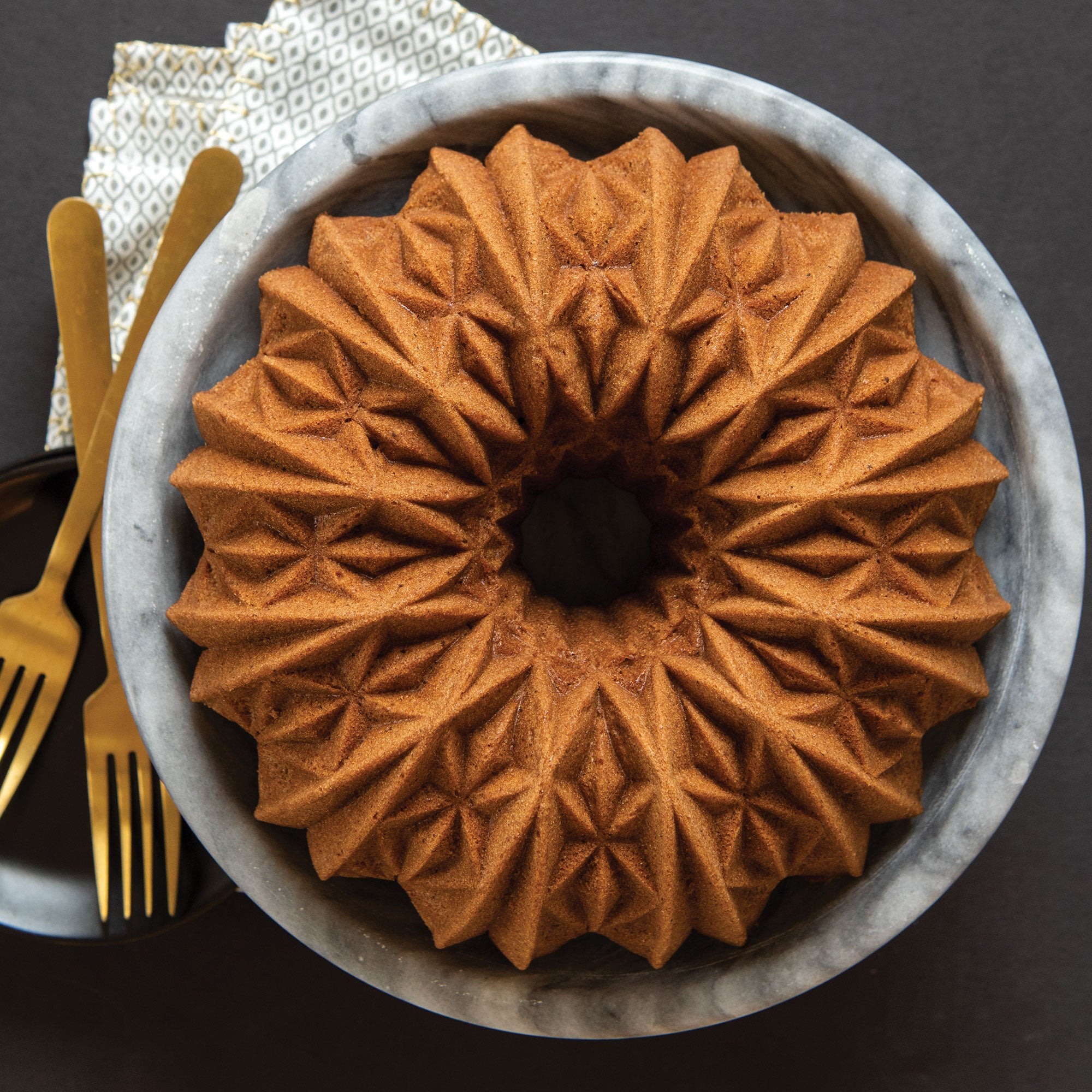 Nordicware Cut Crystal Bundt 25.5 x 25.5 x 9.5cm