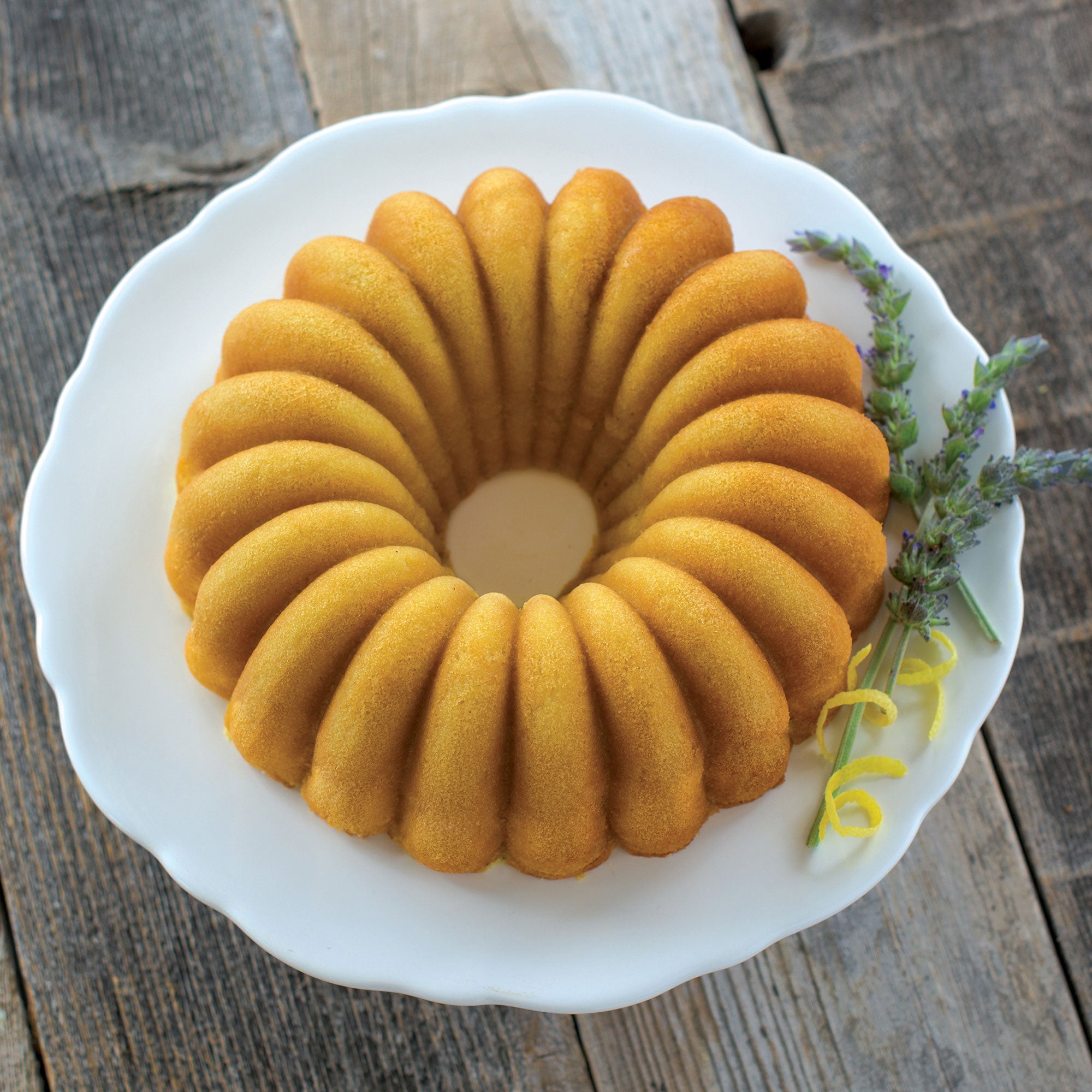 Nordicware Elegant Party Bundt Pan 23.5 x 24 x 9.5cm