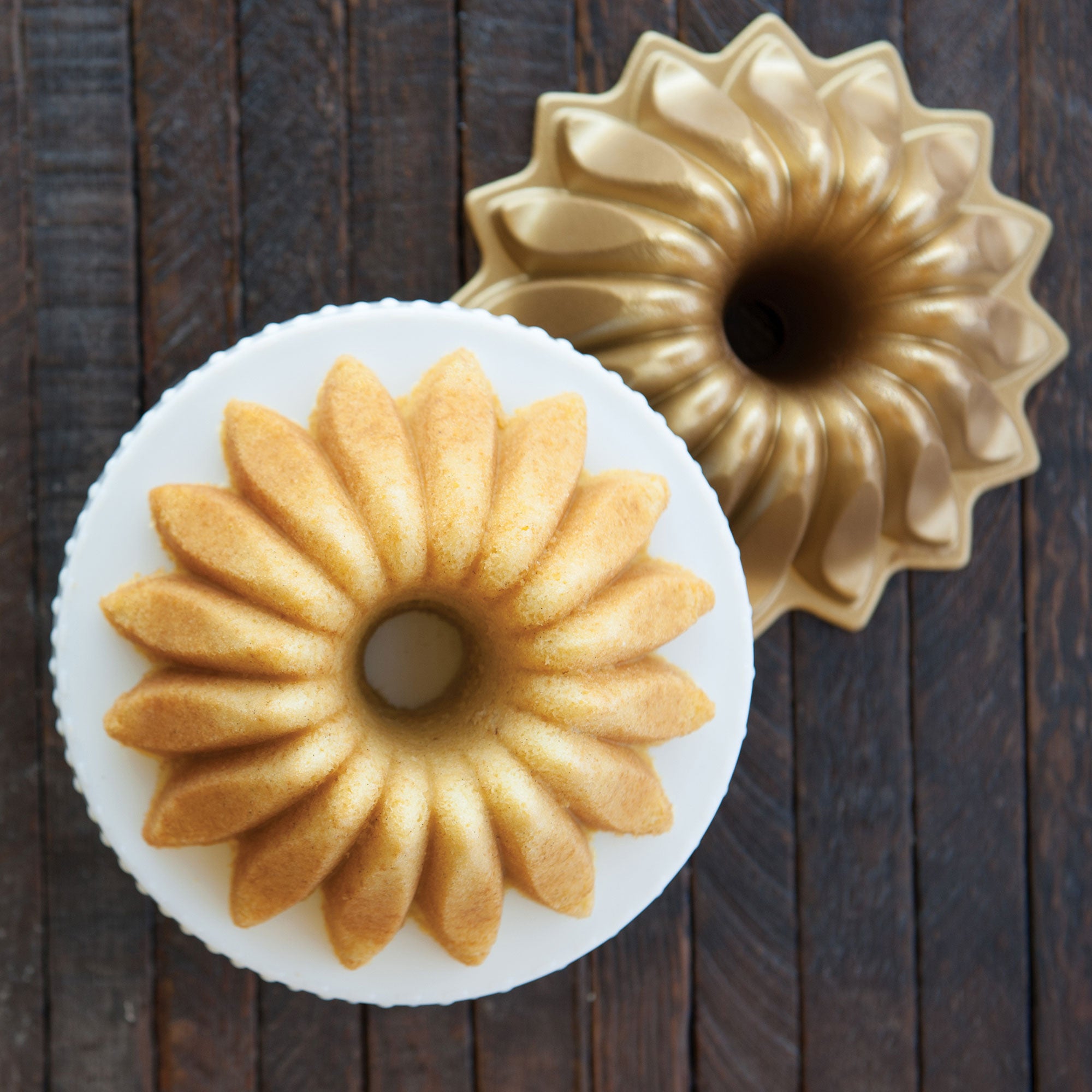 Nordicware Lotus Bundt Pan 21.5 x 21.5 x 9.5cm